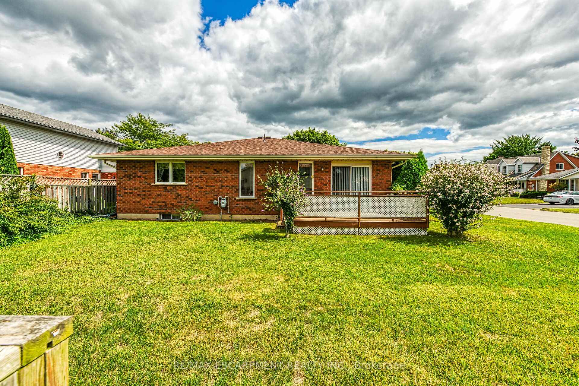Photo 2 of 47 Falls Crescent, Norfolk, Simcoe — HOMEH