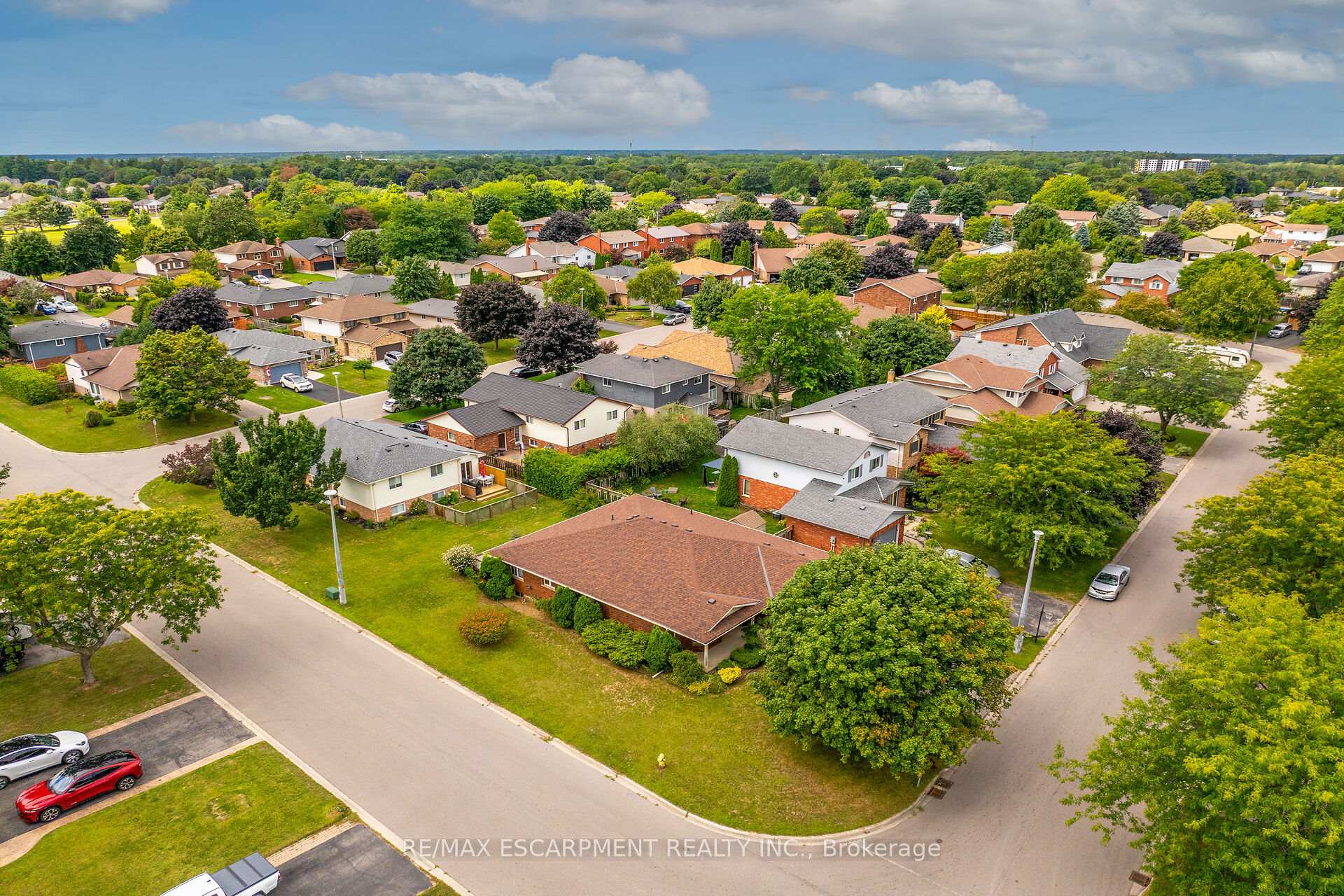 Photo 3 of 47 Falls Crescent, Norfolk, Simcoe — HOMEH