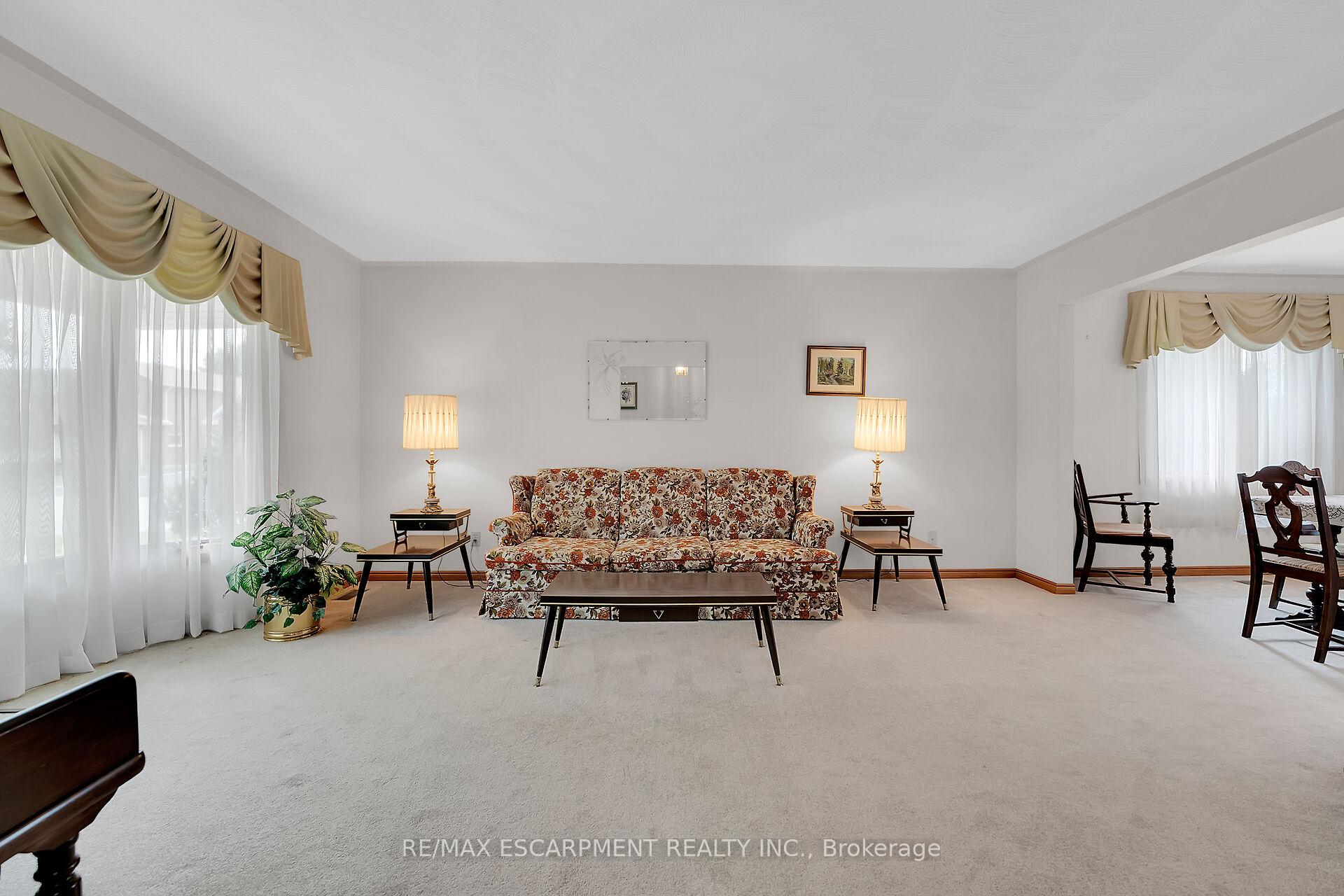Photo 4 of 47 Falls Crescent, Norfolk, Simcoe — HOMEH