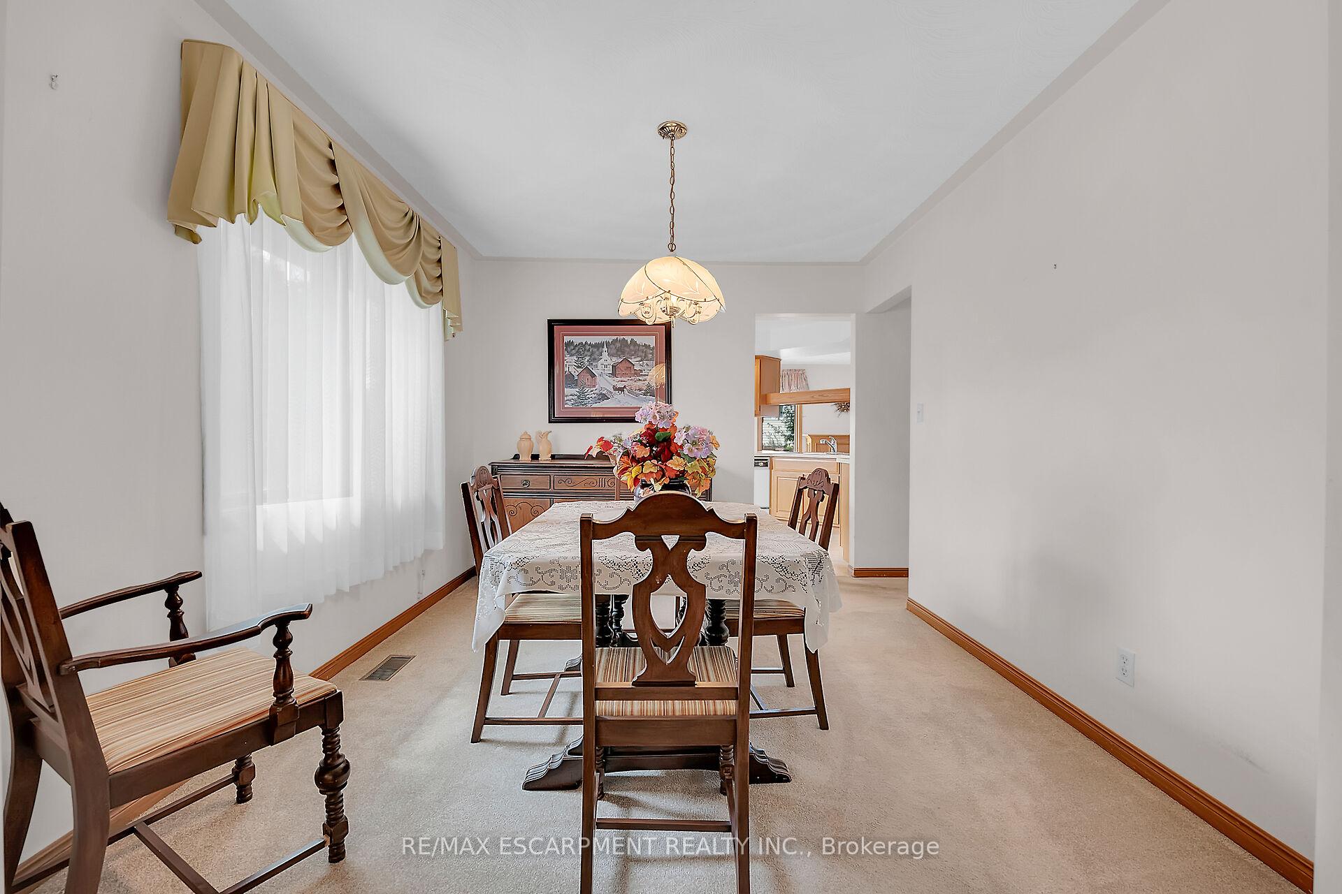 Photo 9 of 47 Falls Crescent, Norfolk, Simcoe — HOMEH