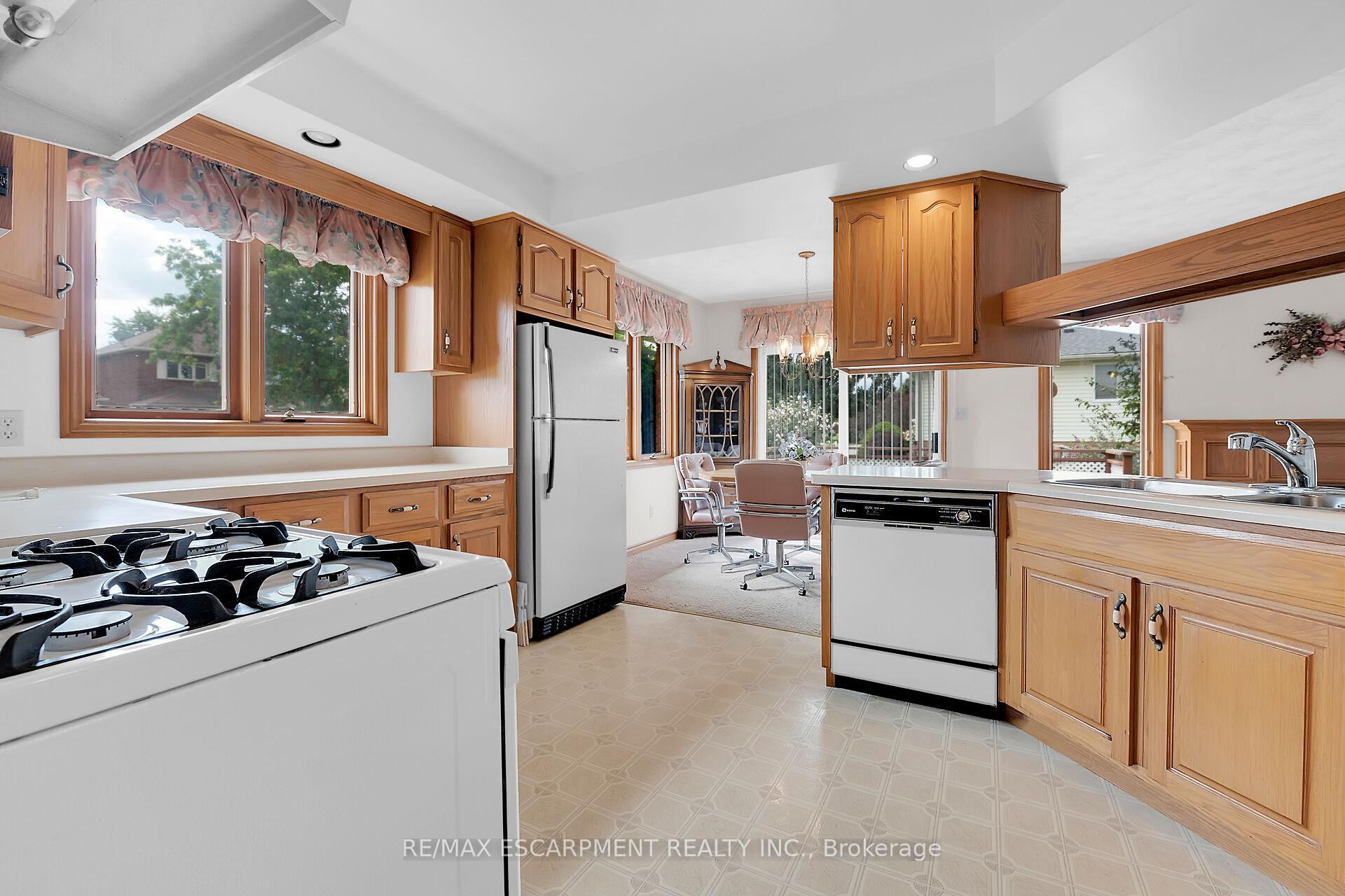 Photo 11 of 47 Falls Crescent, Norfolk, Simcoe — HOMEH