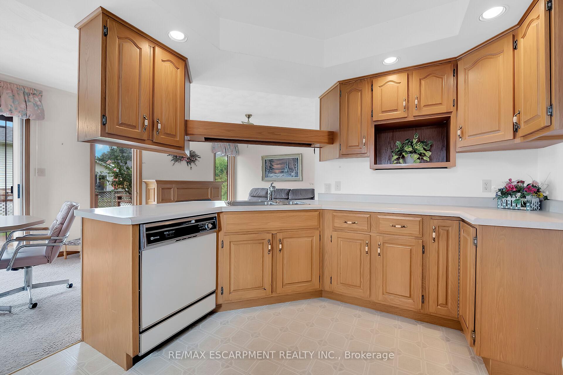 Photo 13 of 47 Falls Crescent, Norfolk, Simcoe — HOMEH