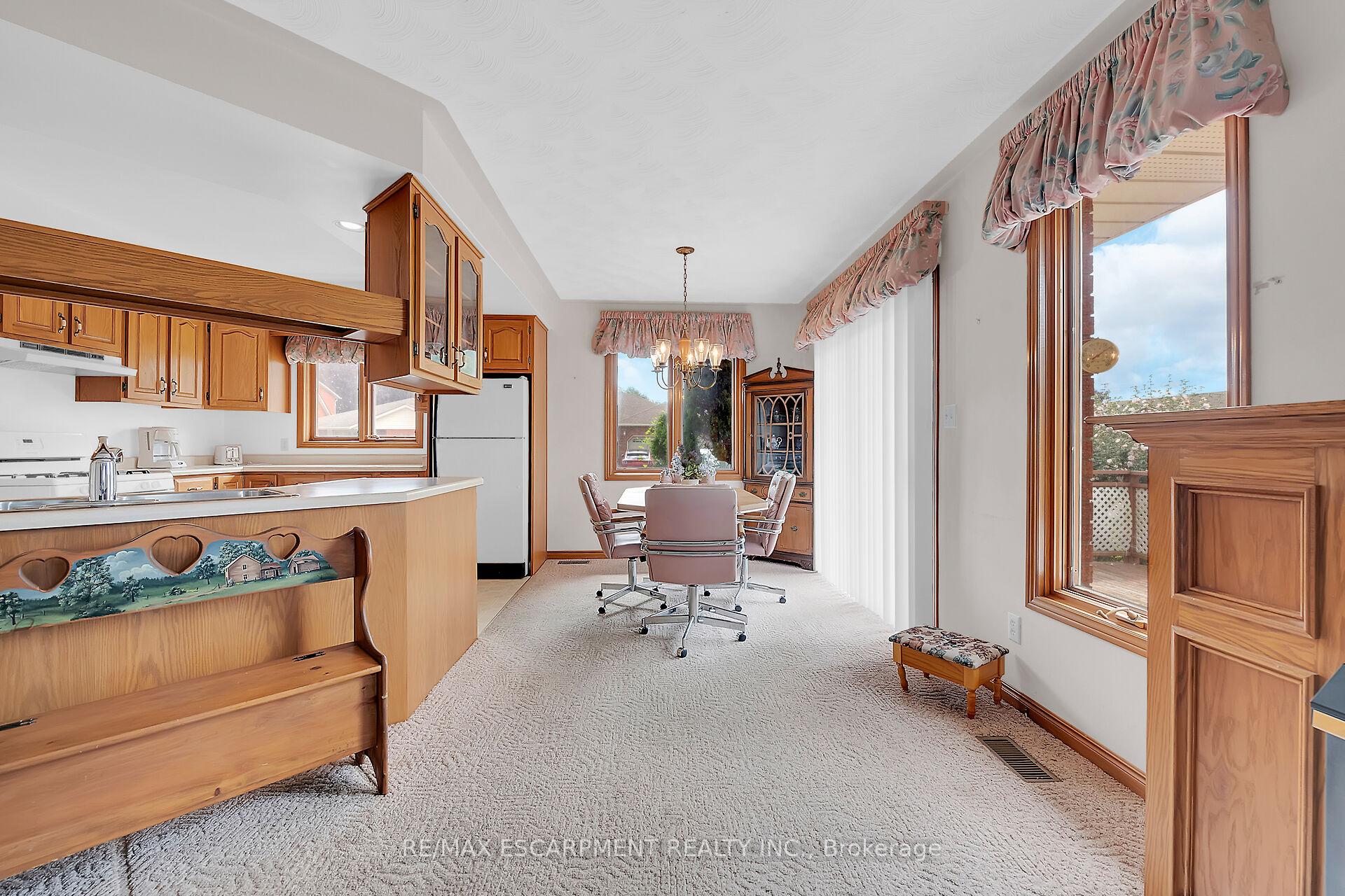 Photo 16 of 47 Falls Crescent, Norfolk, Simcoe — HOMEH