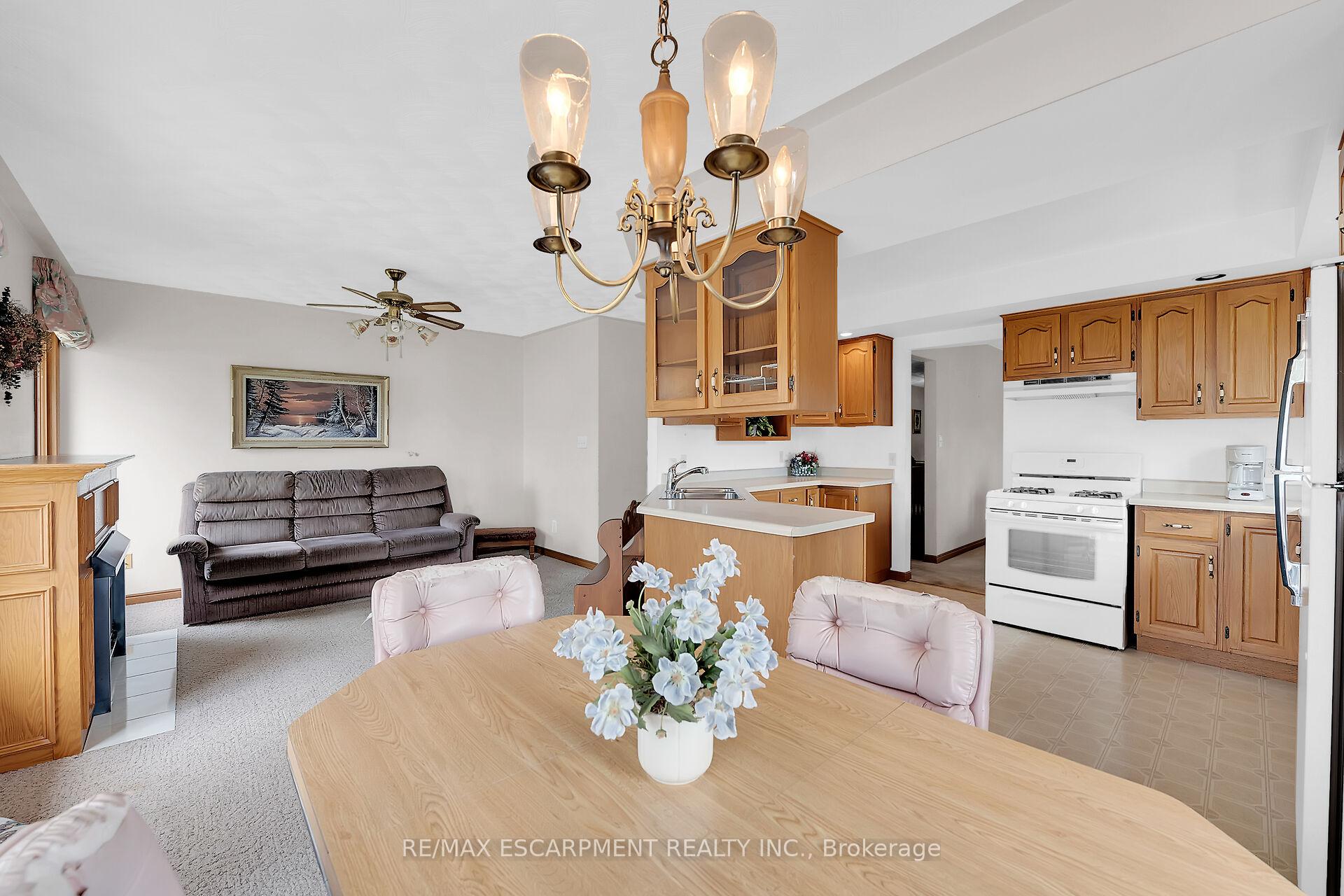 Photo 18 of 47 Falls Crescent, Norfolk, Simcoe — HOMEH