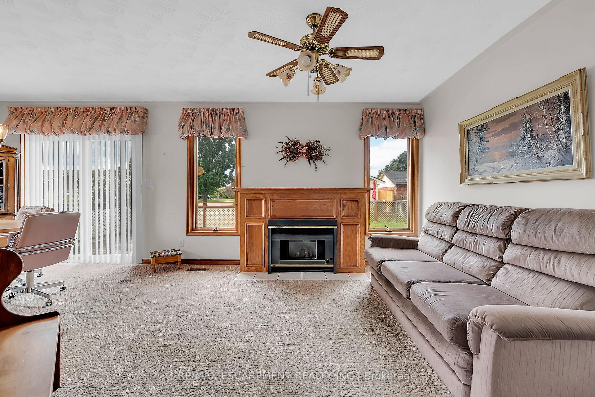 Photo 21 of 47 Falls Crescent, Norfolk, Simcoe — HOMEH