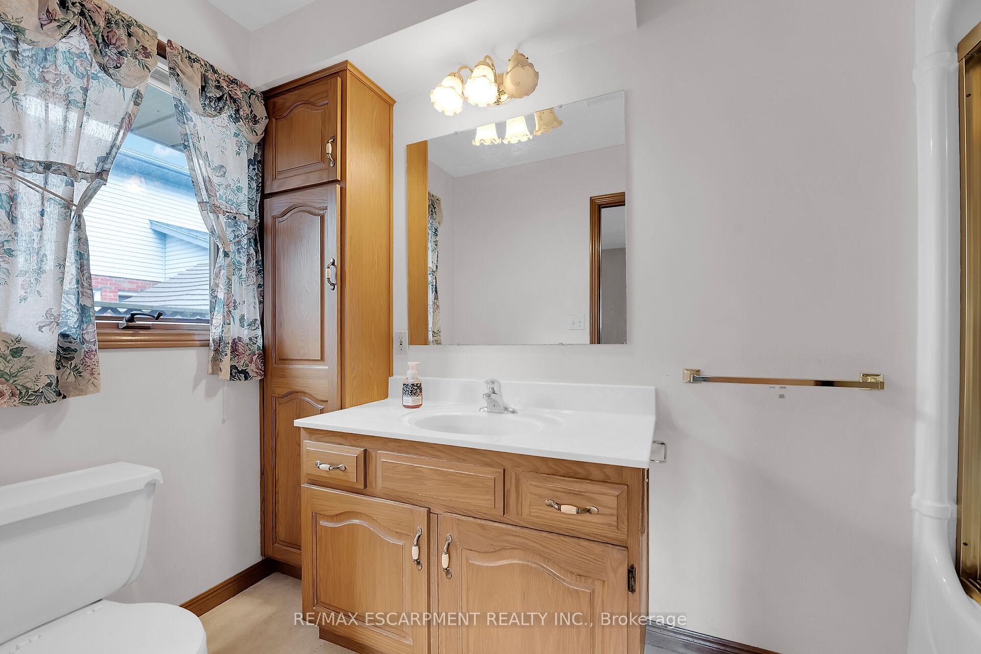 Photo 26 of 47 Falls Crescent, Norfolk, Simcoe — HOMEH