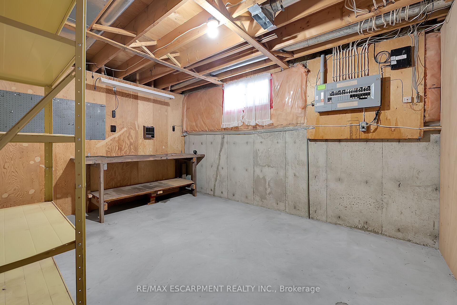 Photo 36 of 47 Falls Crescent, Norfolk, Simcoe — HOMEH