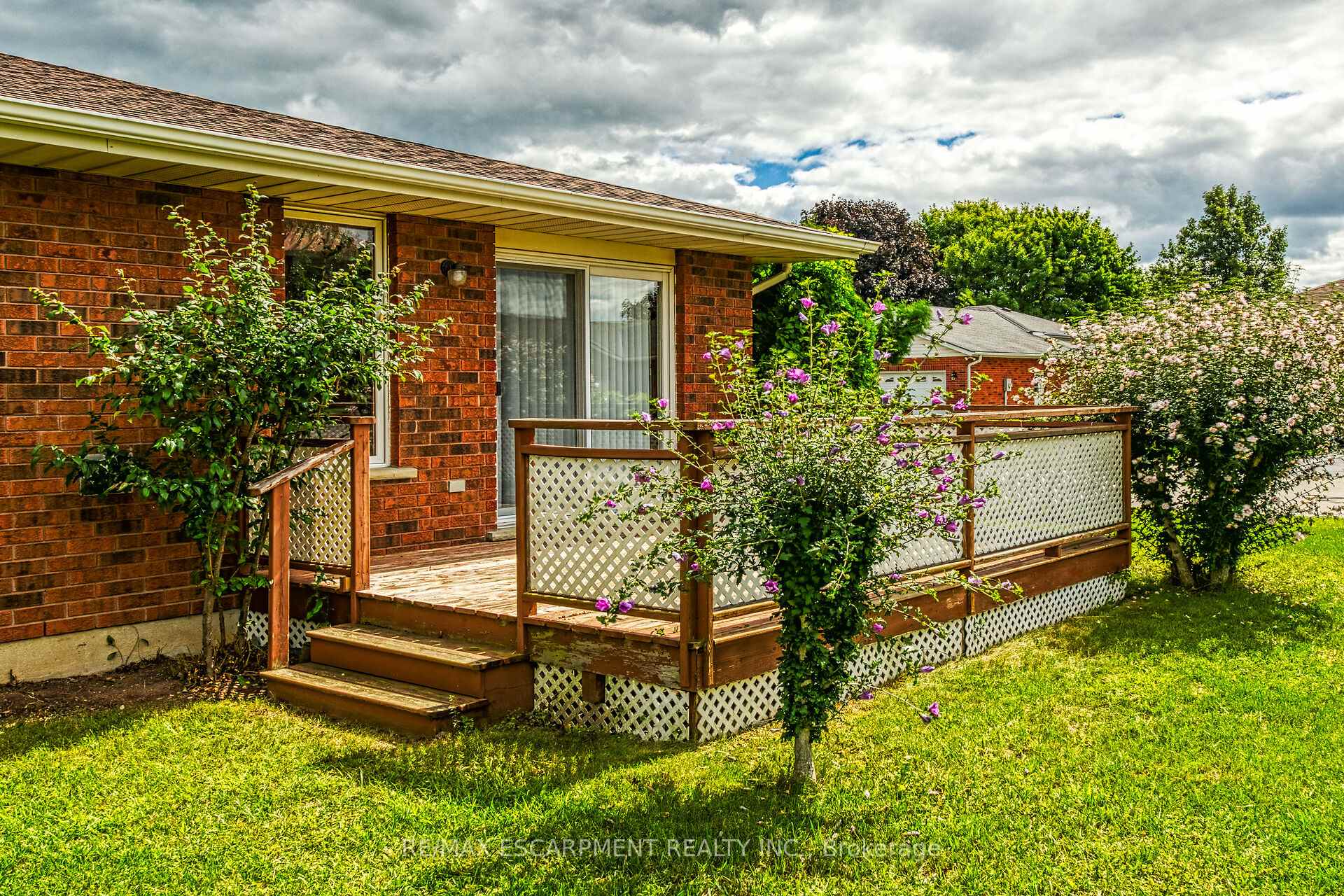 Photo 37 of 47 Falls Crescent, Norfolk, Simcoe — HOMEH