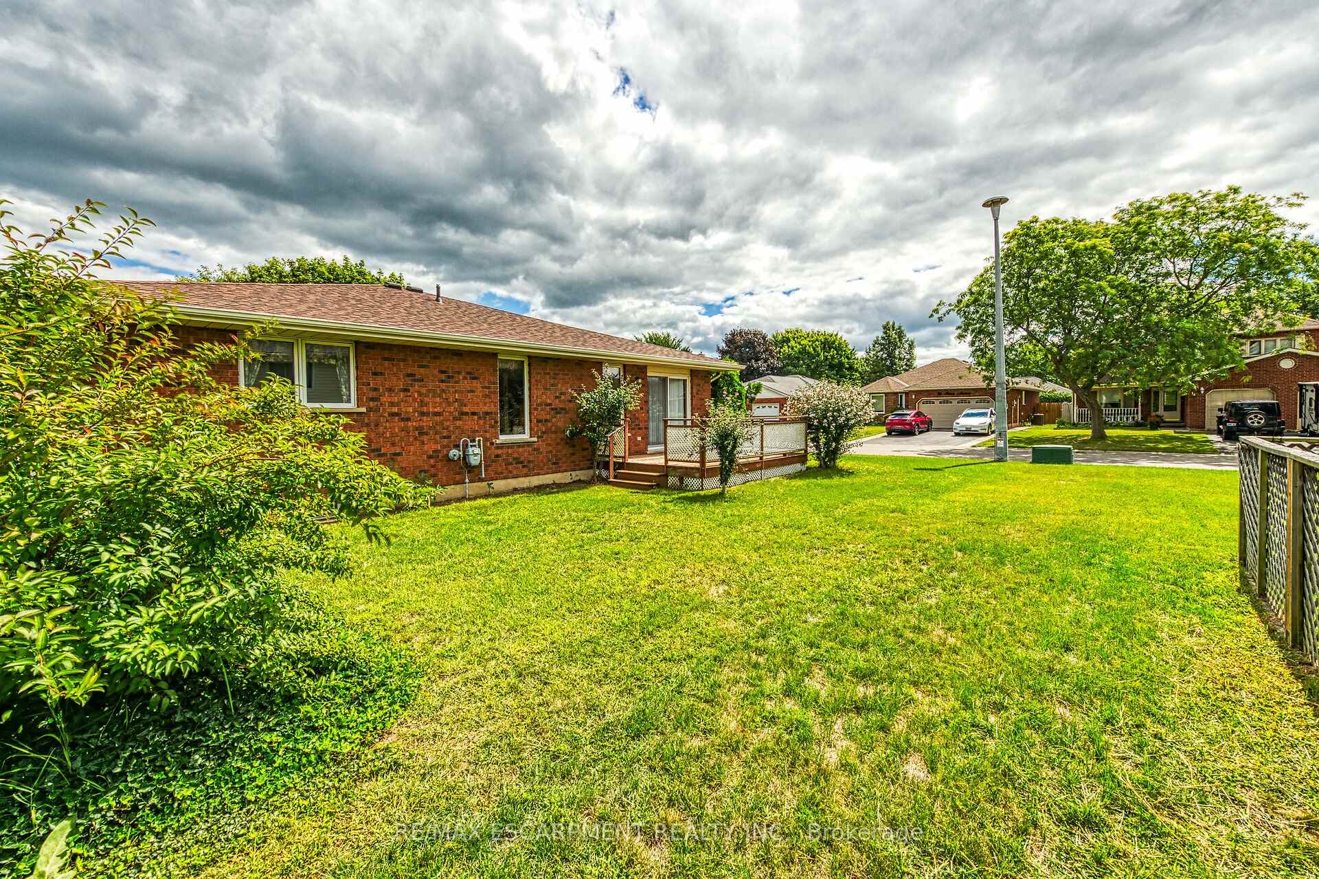 Photo 38 of 47 Falls Crescent, Norfolk, Simcoe — HOMEH