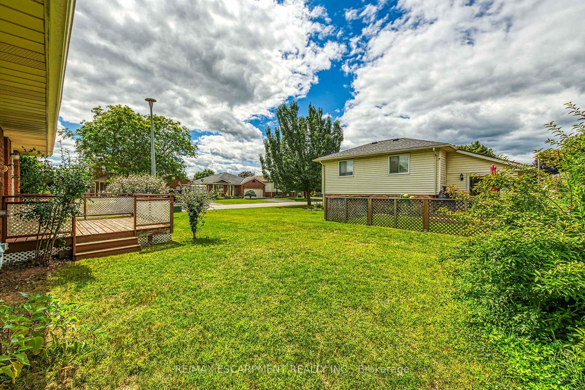 Photo 41 of 47 Falls Crescent, Norfolk, Simcoe — HOMEH