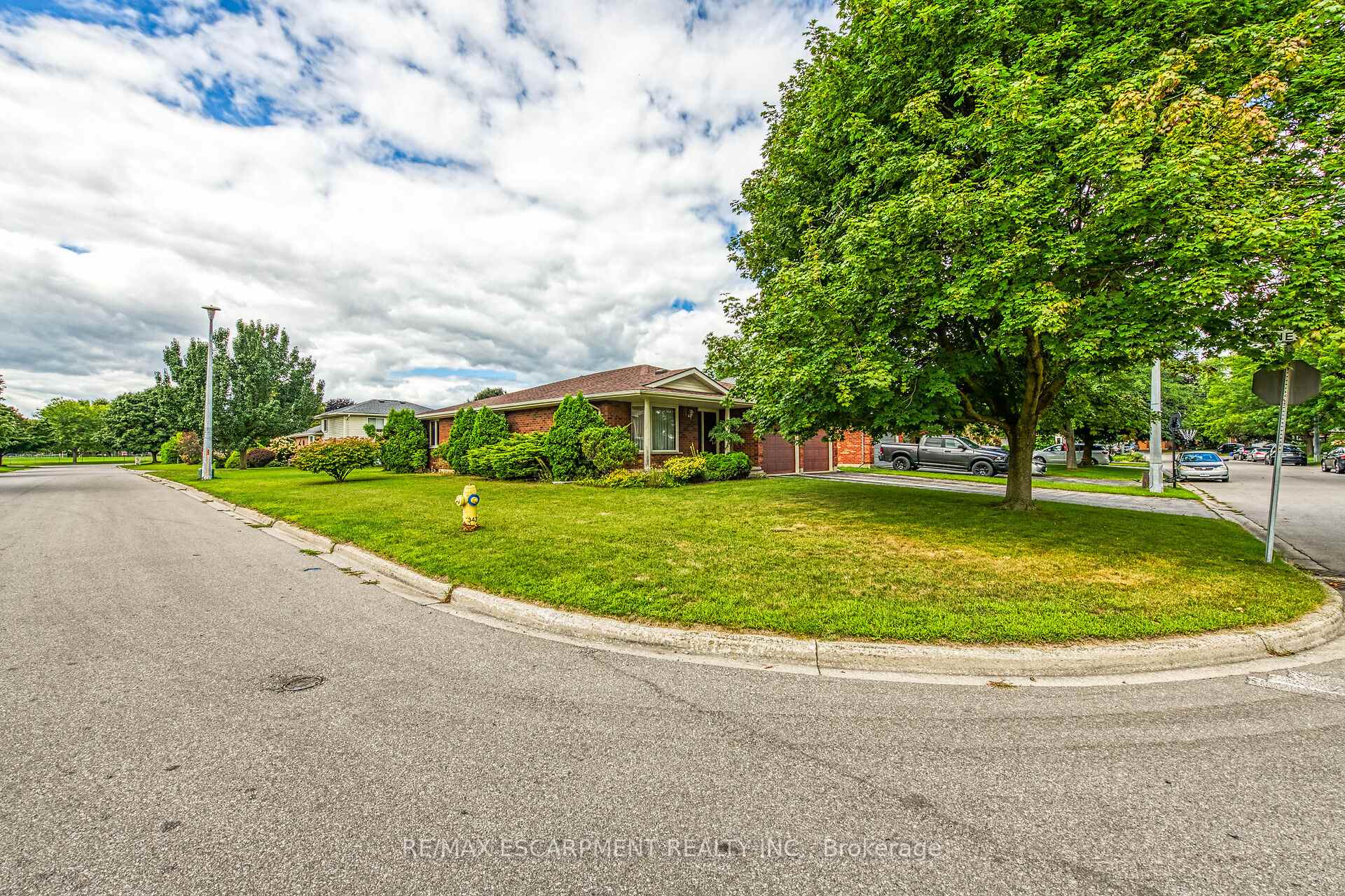 Photo 42 of 47 Falls Crescent, Norfolk, Simcoe — HOMEH