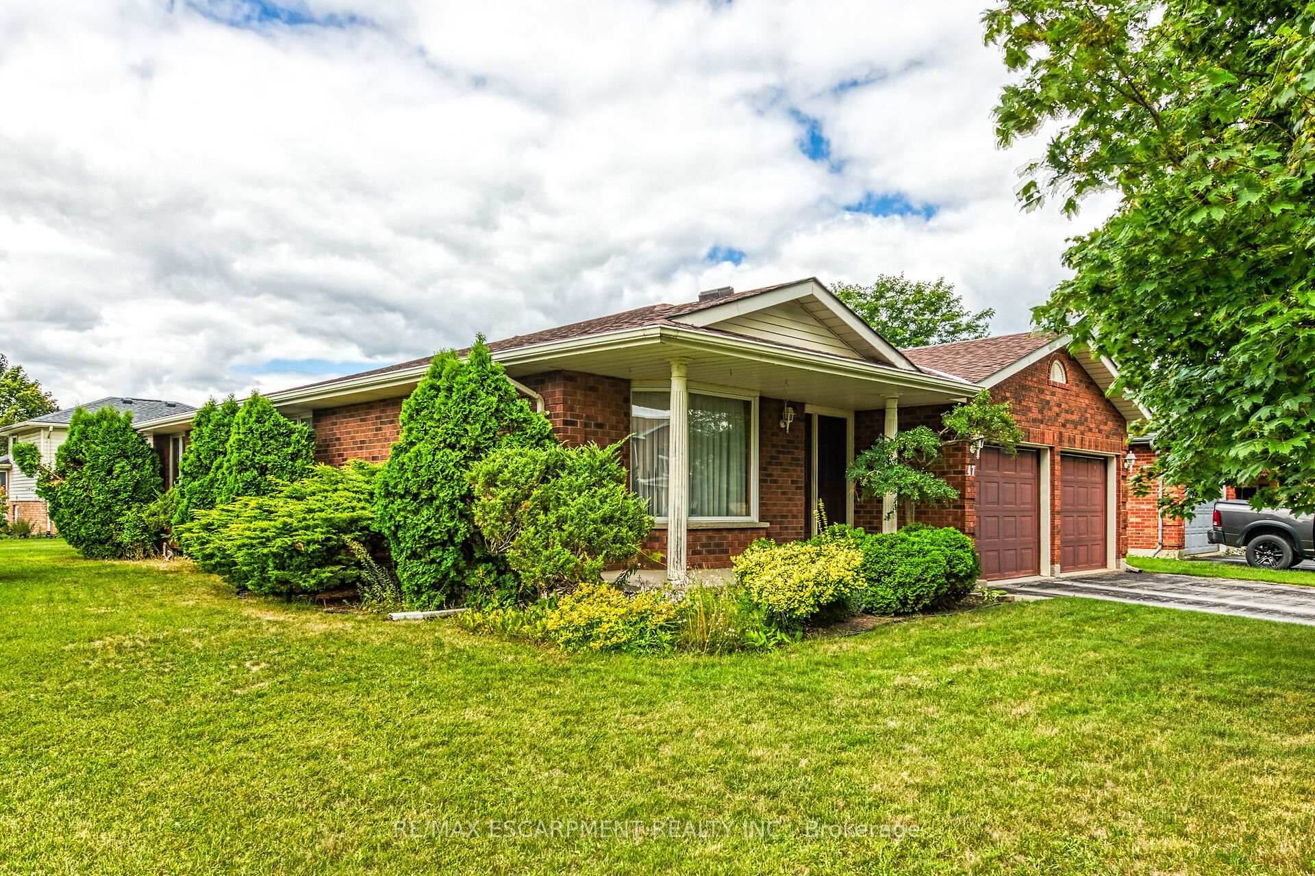 Photo 44 of 47 Falls Crescent, Norfolk, Simcoe — HOMEH