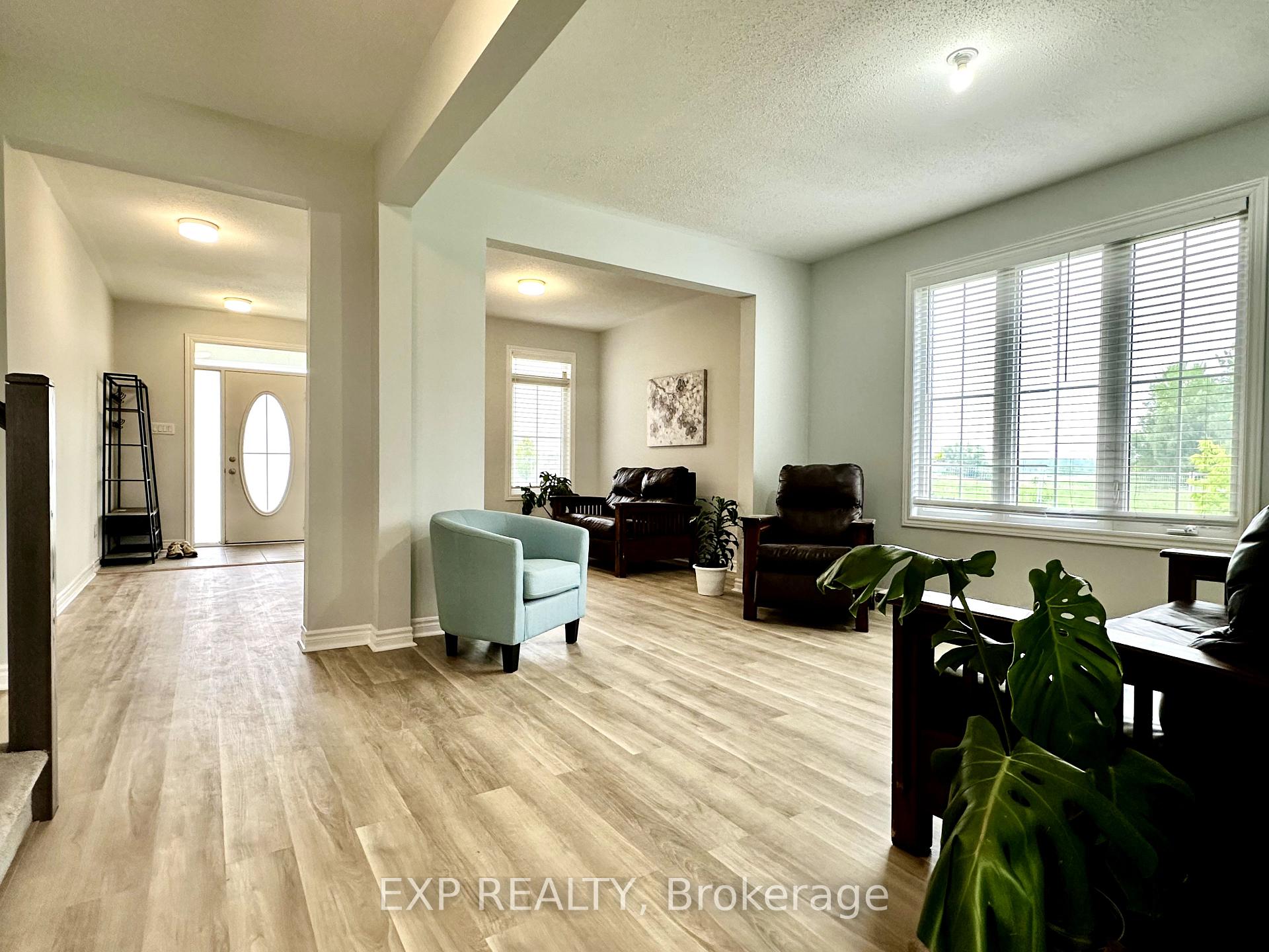Photo 3 of 260 Sweetvalley Drive, Ottawa, Avalon West — HOMEH