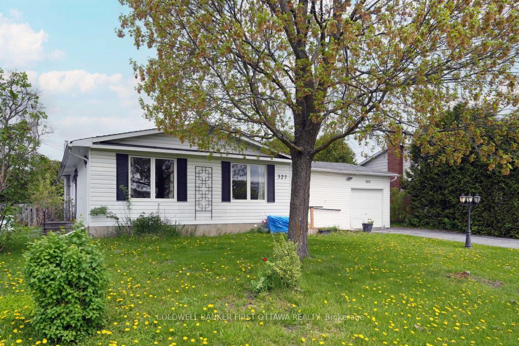 Photo 2 of 323 Amiens Street, Ottawa, Bilberry Creek/Queenswood Heights — HOMEH