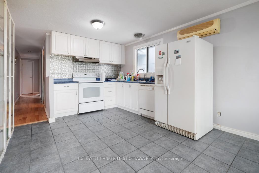 Photo 4 of 323 Amiens Street, Ottawa, Bilberry Creek/Queenswood Heights — HOMEH