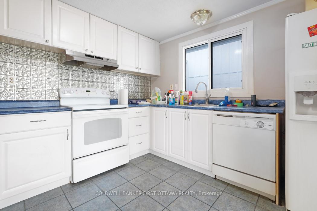 Photo 5 of 323 Amiens Street, Ottawa, Bilberry Creek/Queenswood Heights — HOMEH