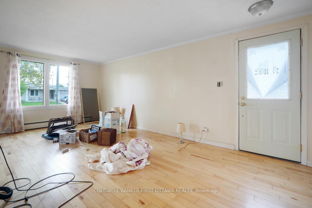 Photo 9 of 323 Amiens Street, Ottawa, Bilberry Creek/Queenswood Heights — HOMEH