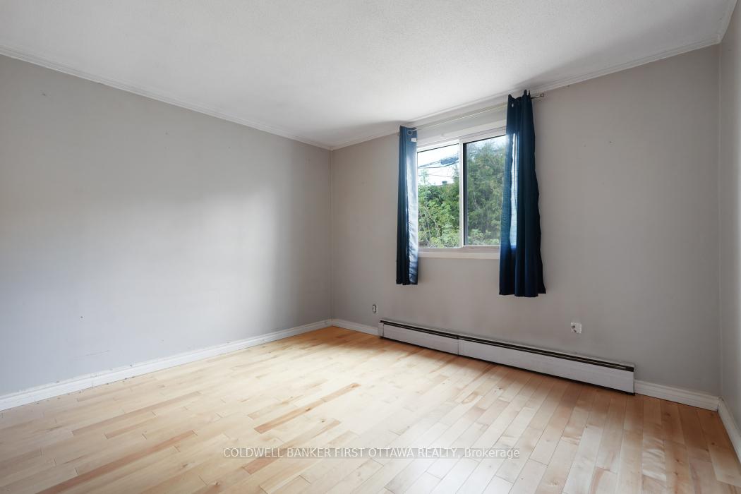 Photo 13 of 323 Amiens Street, Ottawa, Bilberry Creek/Queenswood Heights — HOMEH
