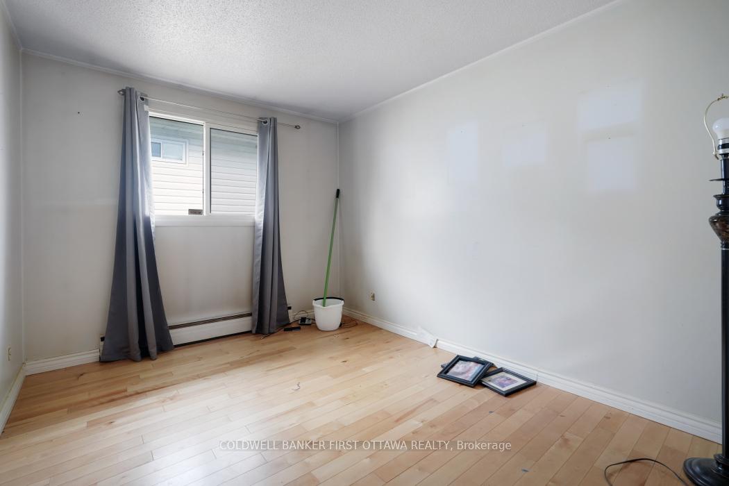 Photo 15 of 323 Amiens Street, Ottawa, Bilberry Creek/Queenswood Heights — HOMEH