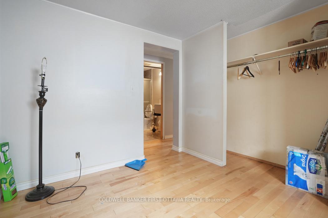 Photo 16 of 323 Amiens Street, Ottawa, Bilberry Creek/Queenswood Heights — HOMEH