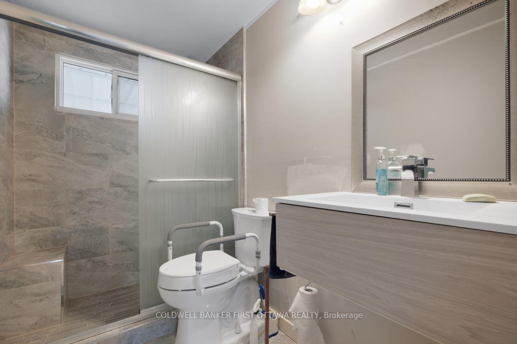Photo 17 of 323 Amiens Street, Ottawa, Bilberry Creek/Queenswood Heights — HOMEH