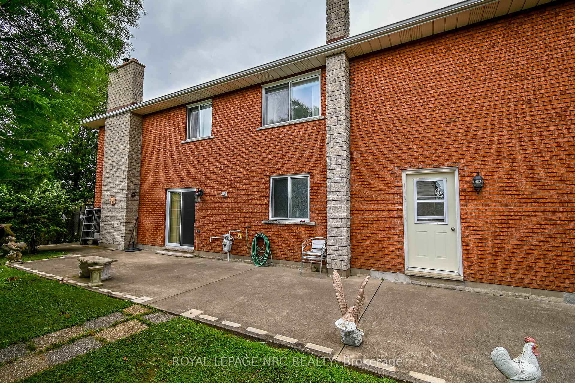 Photo 6 of 32 Gaspare Drive, Port Colborne, Sugarloaf — HOMEH