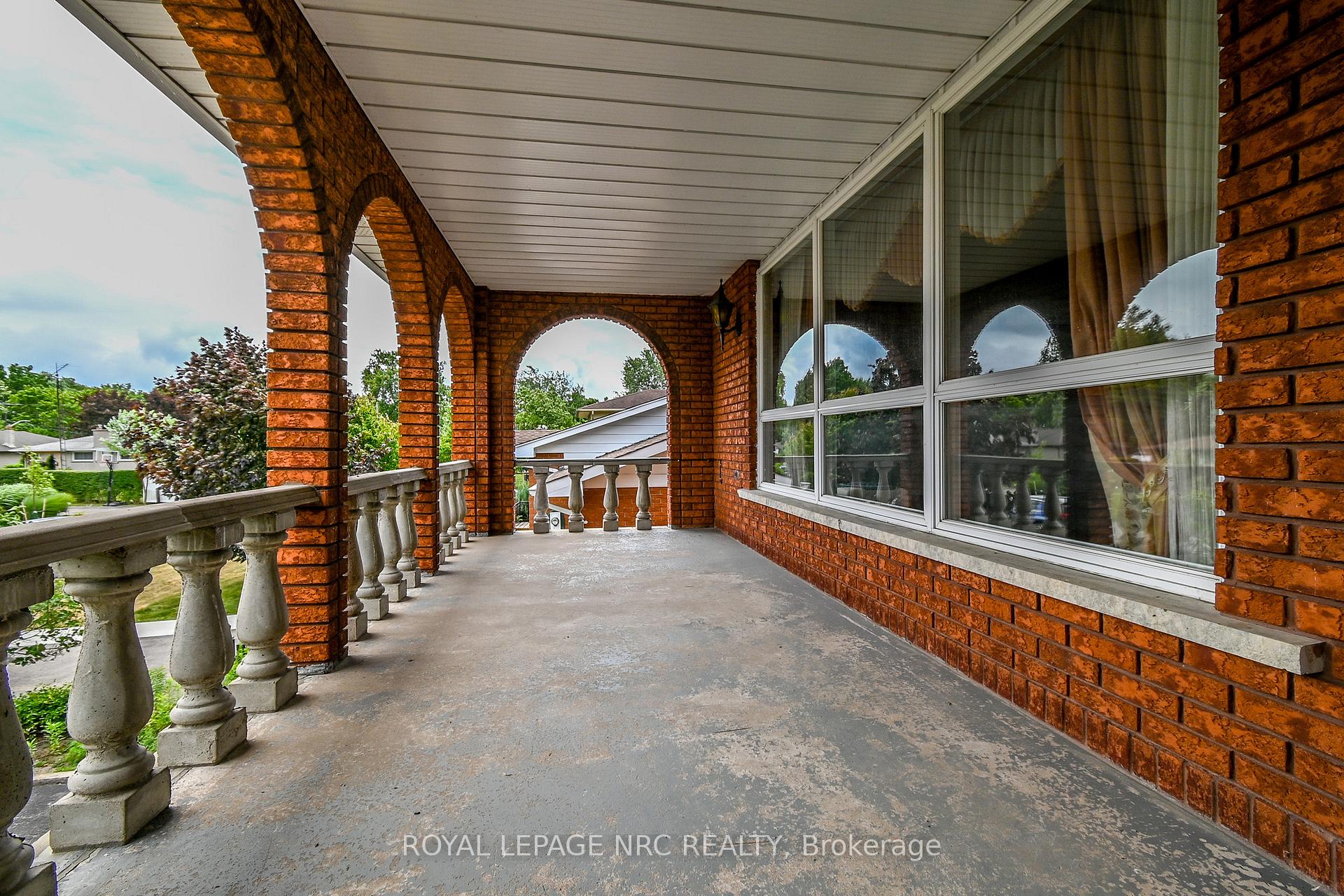 Photo 8 of 32 Gaspare Drive, Port Colborne, Sugarloaf — HOMEH