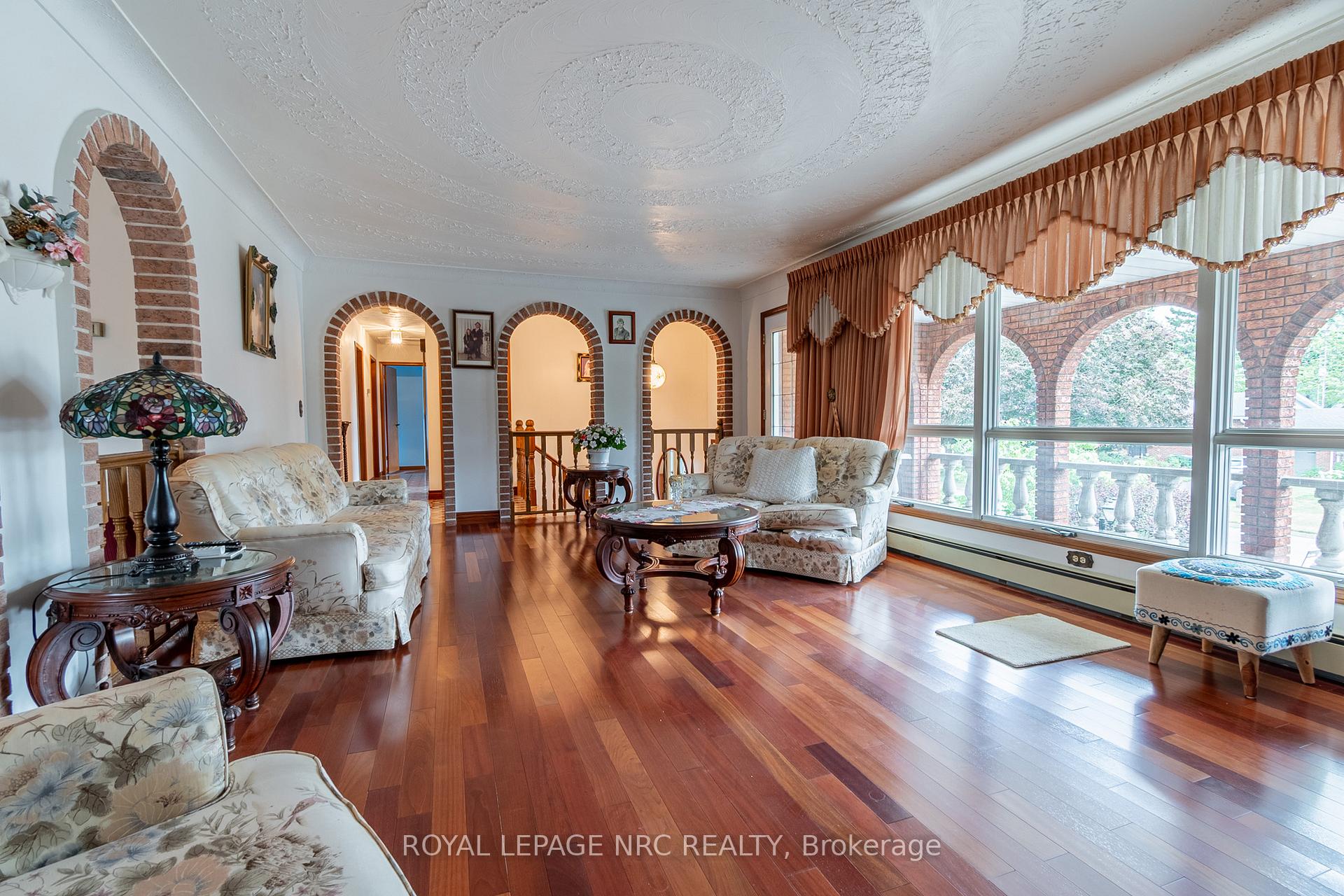 Photo 11 of 32 Gaspare Drive, Port Colborne, Sugarloaf — HOMEH