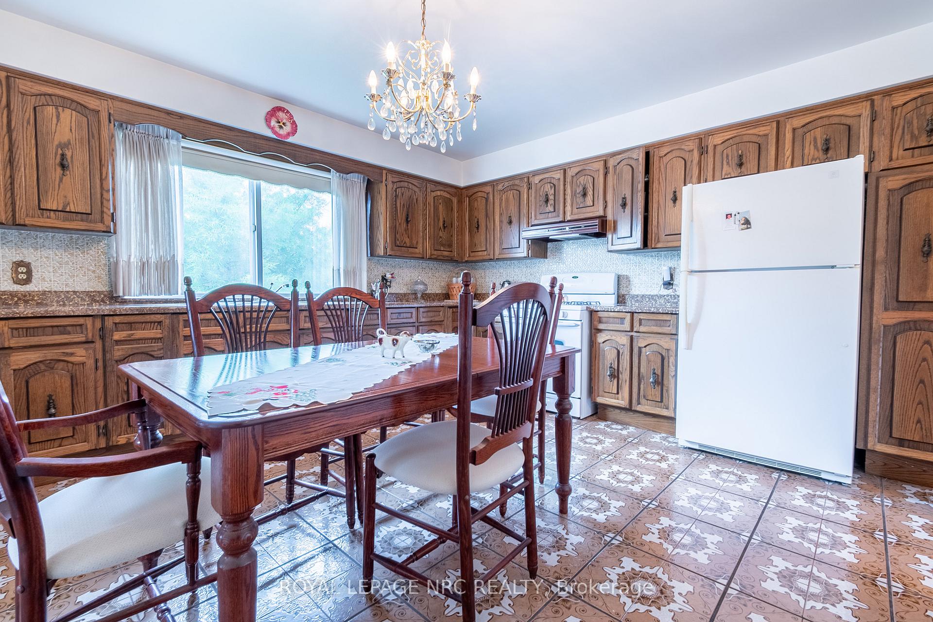 Photo 17 of 32 Gaspare Drive, Port Colborne, Sugarloaf — HOMEH