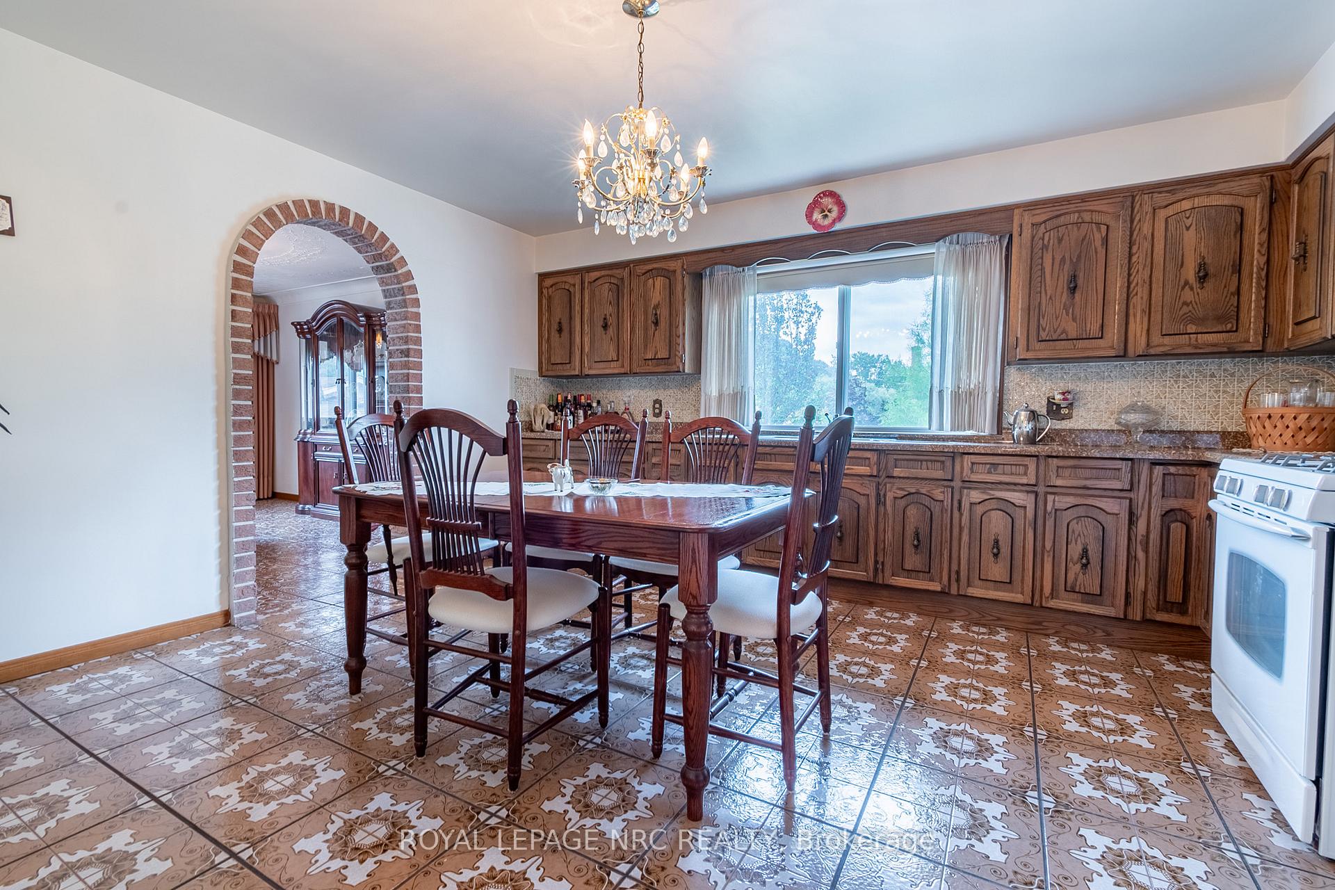 Photo 19 of 32 Gaspare Drive, Port Colborne, Sugarloaf — HOMEH