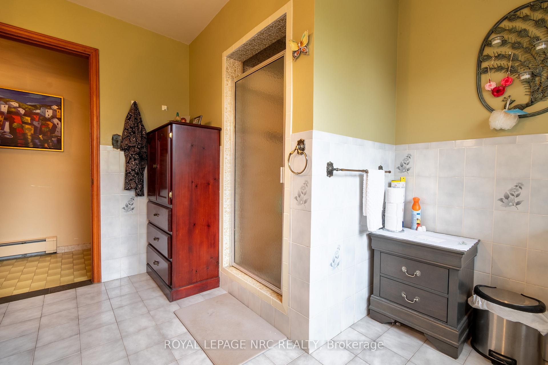 Photo 33 of 32 Gaspare Drive, Port Colborne, Sugarloaf — HOMEH