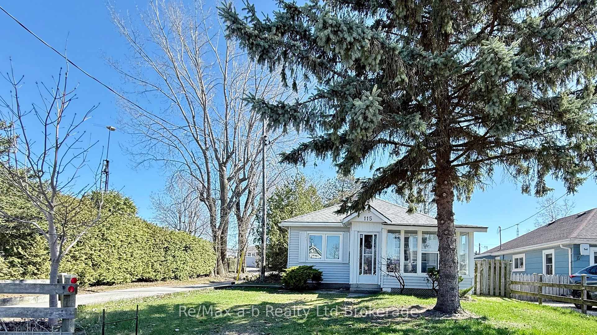Photo 3 of 115 Erie Boulevard, Norfolk, Long Point — HOMEH