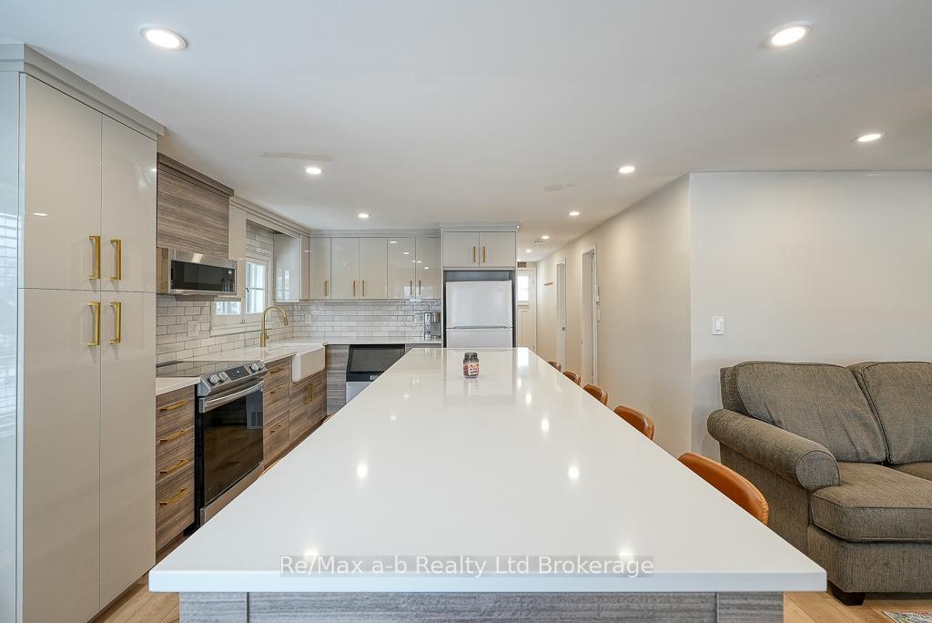 Photo 11 of 115 Erie Boulevard, Norfolk, Long Point — HOMEH