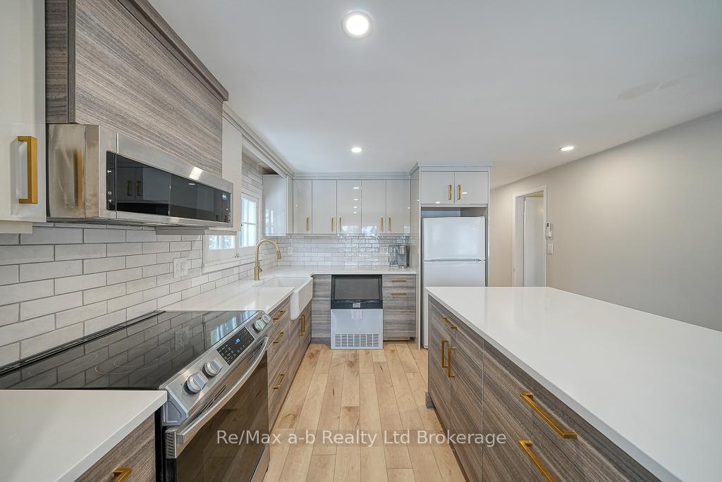 Photo 13 of 115 Erie Boulevard, Norfolk, Long Point — HOMEH