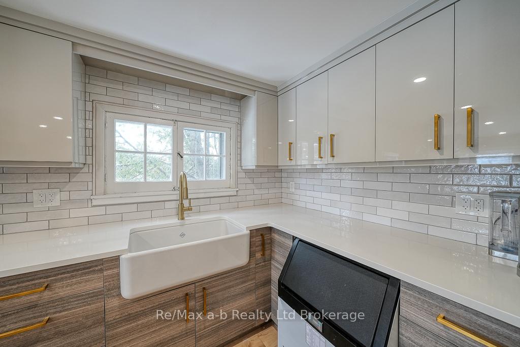 Photo 14 of 115 Erie Boulevard, Norfolk, Long Point — HOMEH