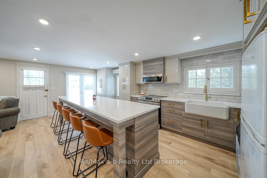 Photo 15 of 115 Erie Boulevard, Norfolk, Long Point — HOMEH