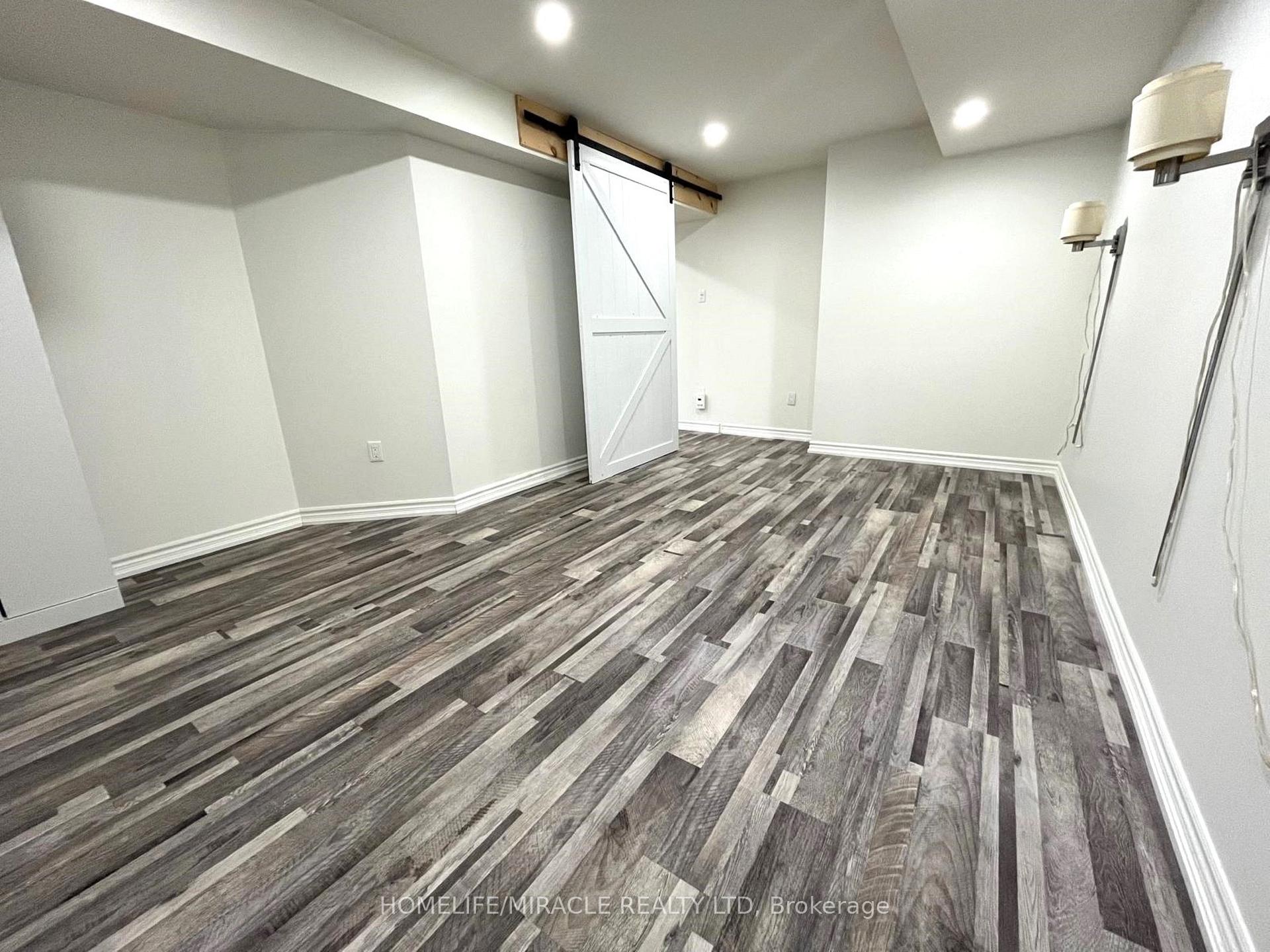 Photo 2 of 1323 Ashgrove Crescent, Oshawa, Pinecrest — HOMEH