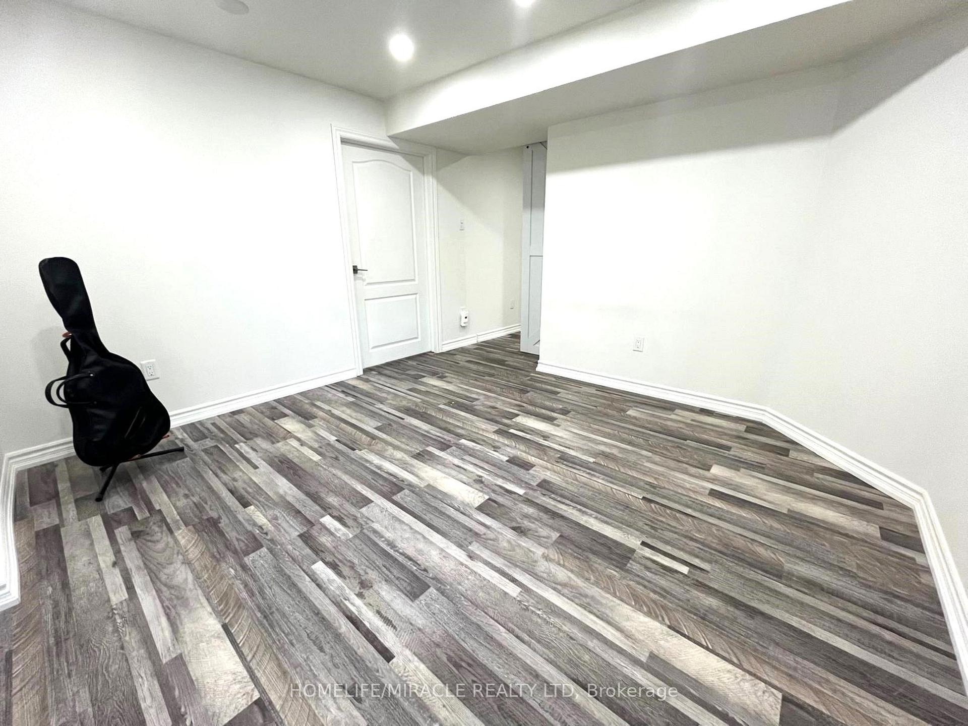 Photo 3 of 1323 Ashgrove Crescent, Oshawa, Pinecrest — HOMEH