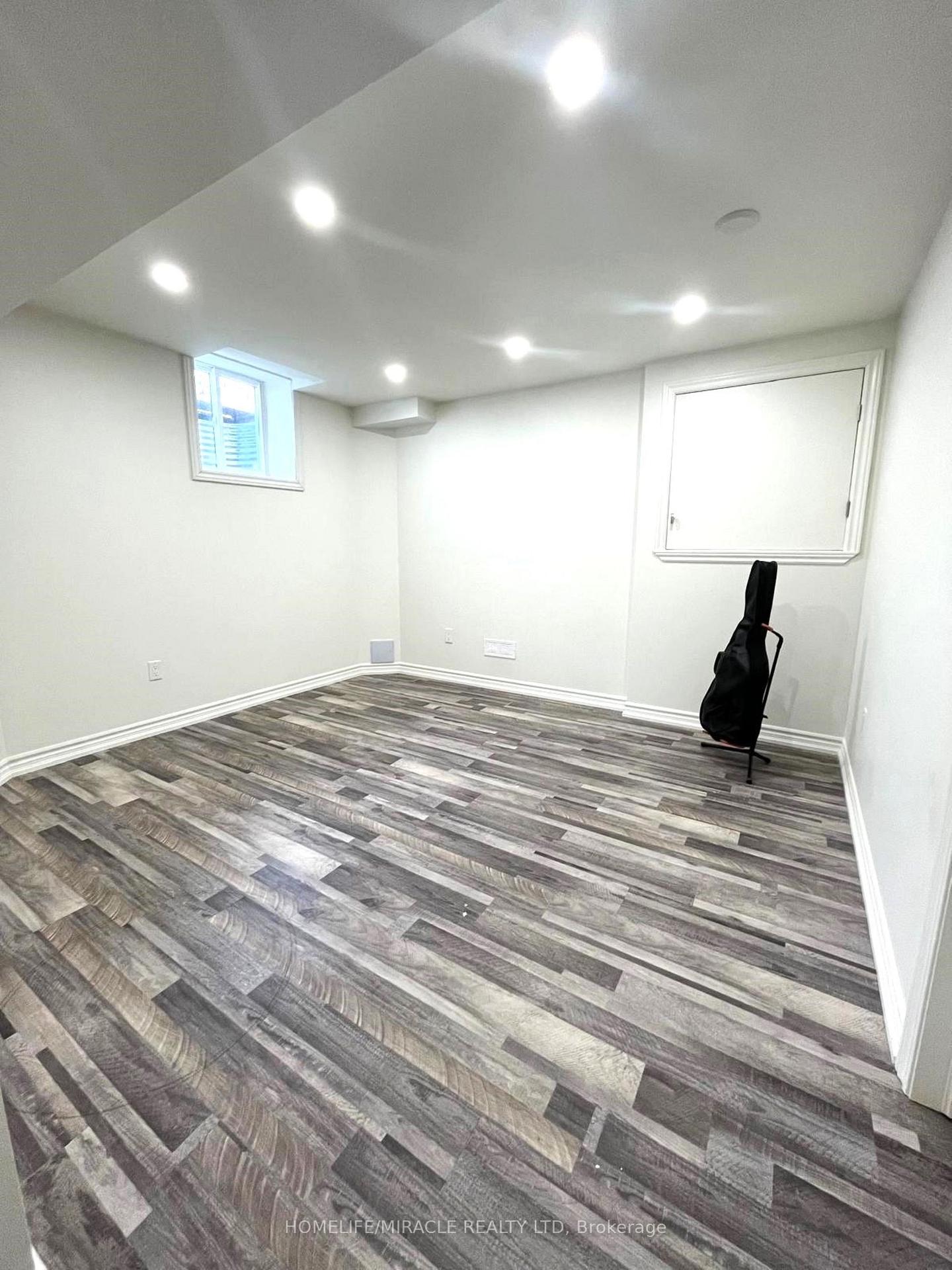 Photo 4 of 1323 Ashgrove Crescent, Oshawa, Pinecrest — HOMEH