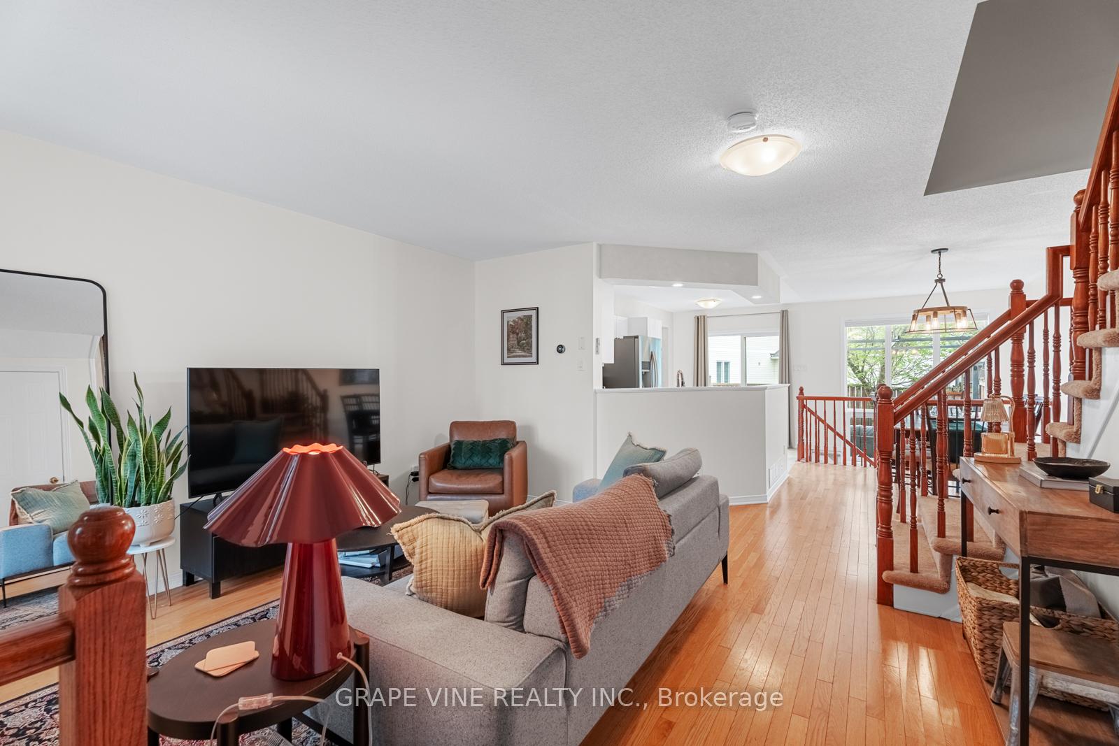 Photo 9 of 864 Nesting Way, Ottawa, Fallingbrook/Gardenway South — HOMEH