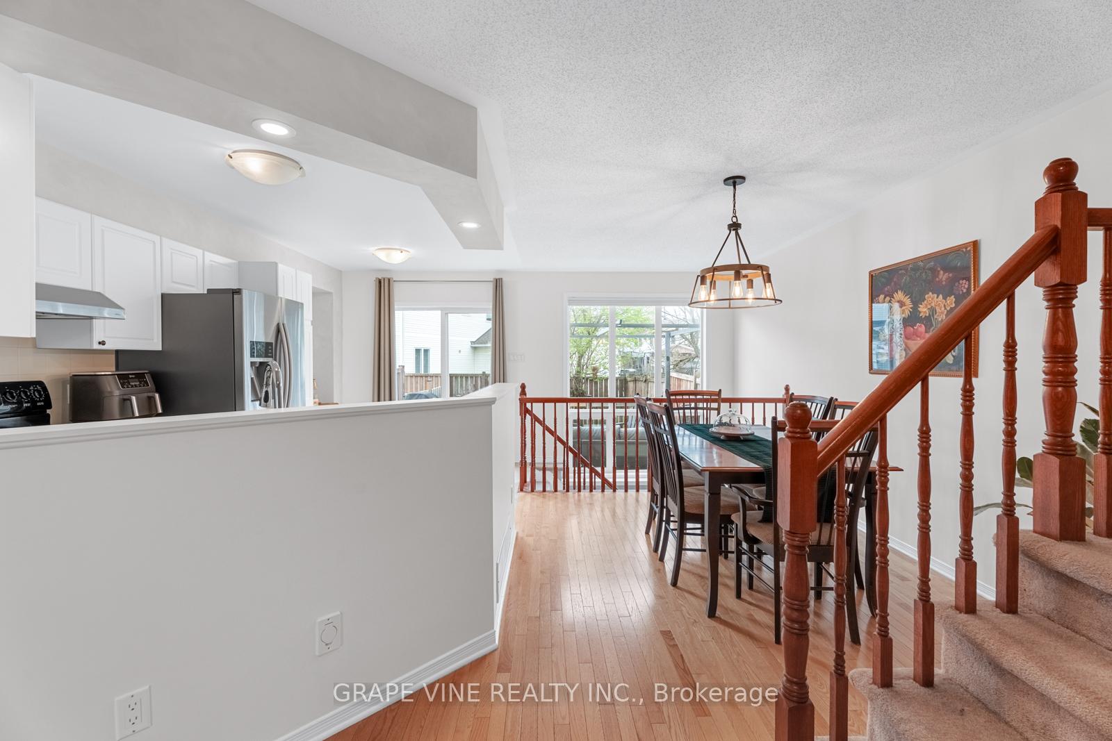 Photo 13 of 864 Nesting Way, Ottawa, Fallingbrook/Gardenway South — HOMEH