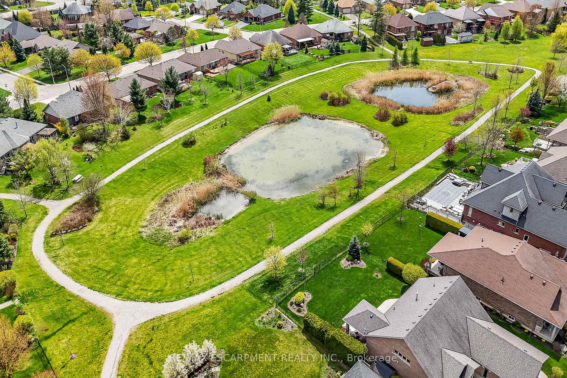 Photo 45 of 186 Donjon Boulevard, Norfolk, Port Dover — HOMEH