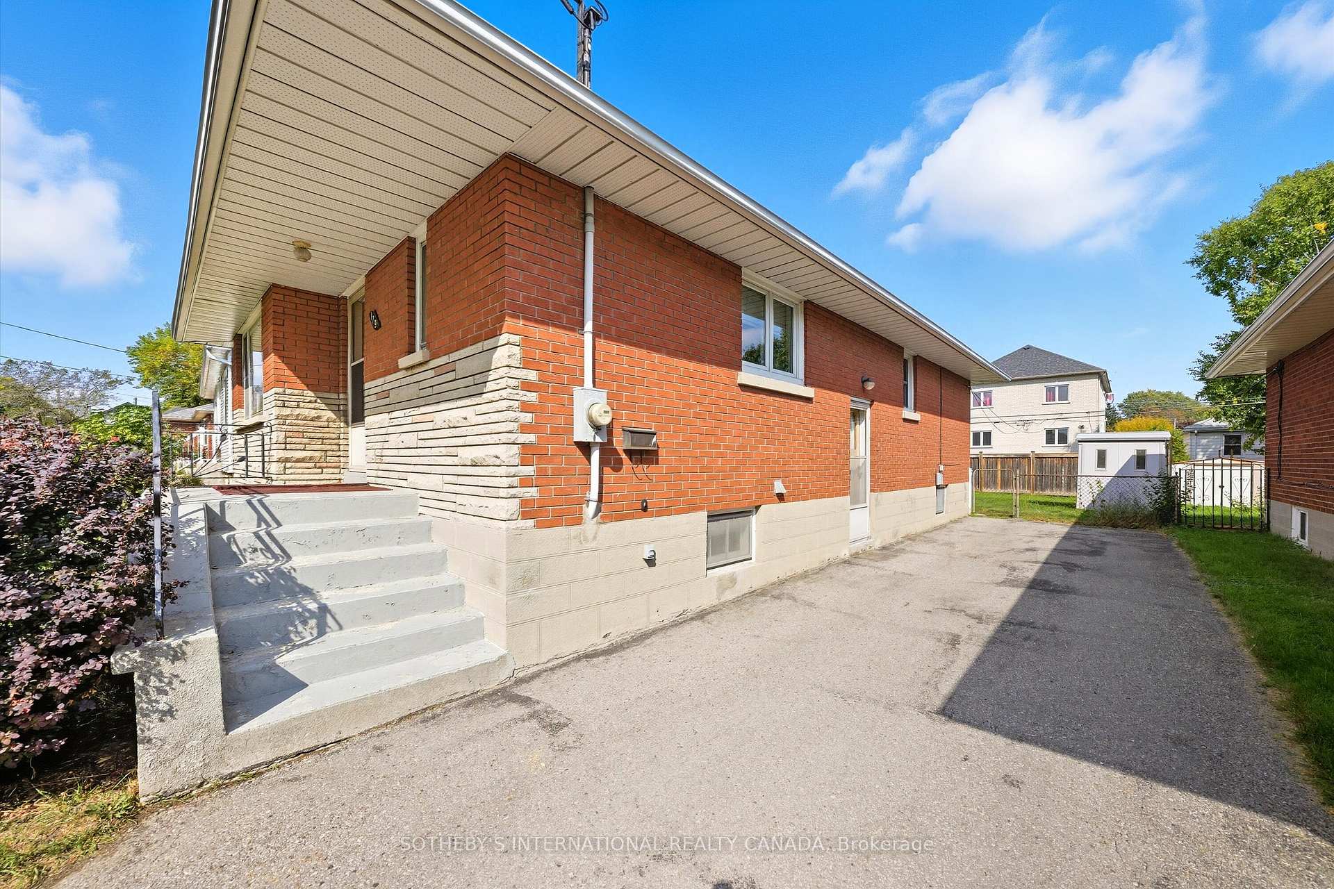 Photo 5 of 179 Cromwell Avenue, Oshawa, Vanier — HOMEH