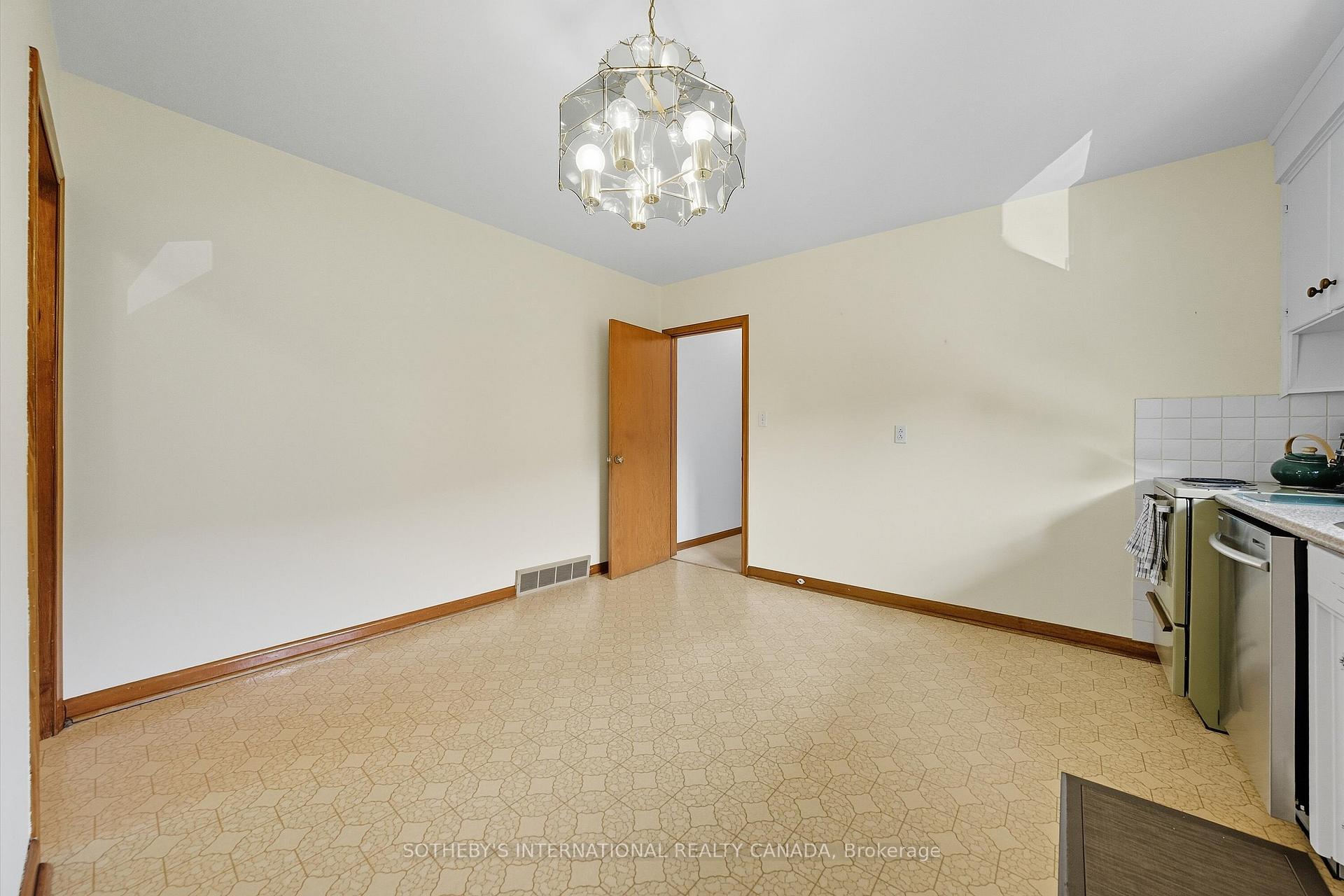 Photo 16 of 179 Cromwell Avenue, Oshawa, Vanier — HOMEH