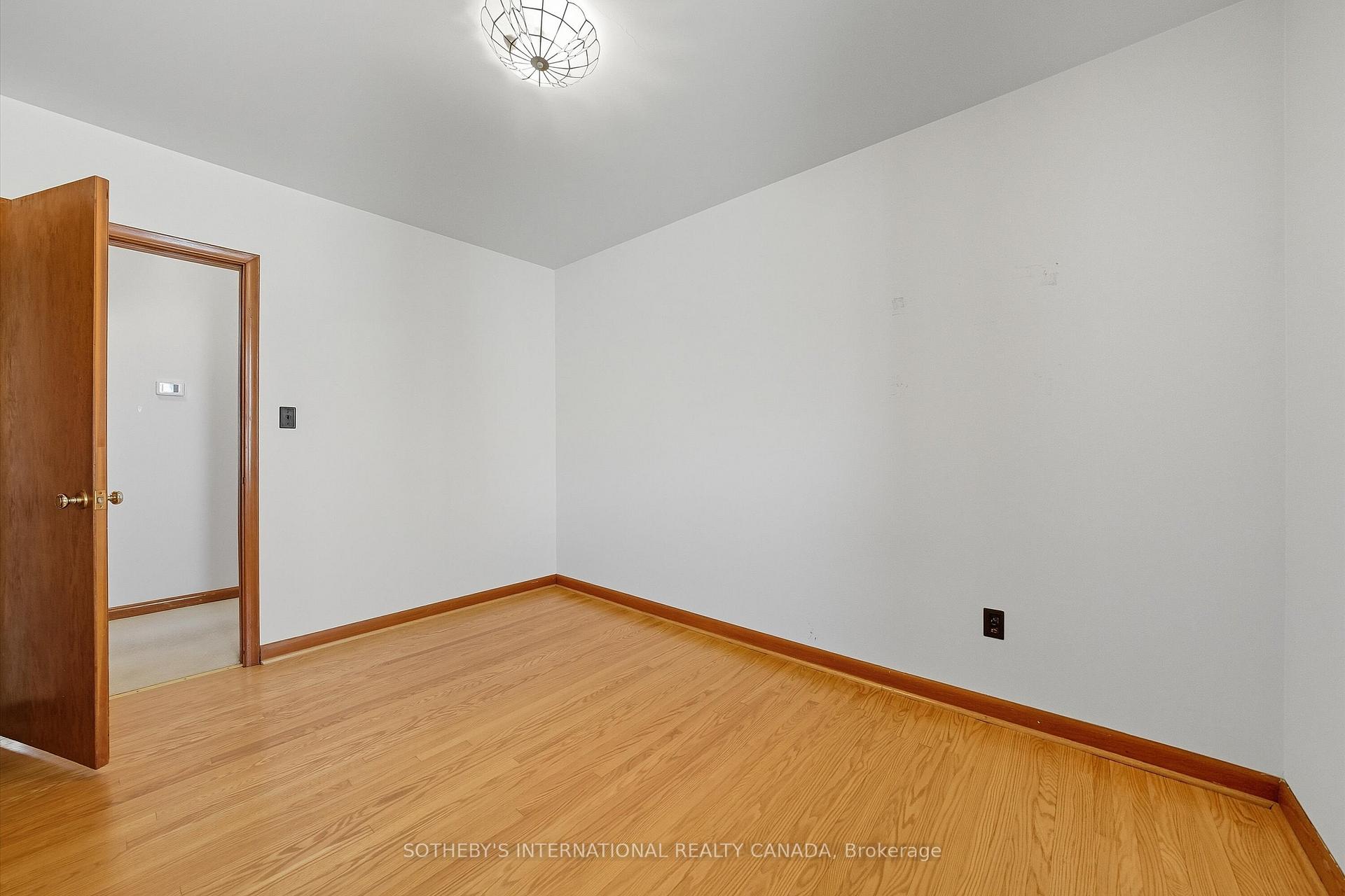 Photo 23 of 179 Cromwell Avenue, Oshawa, Vanier — HOMEH