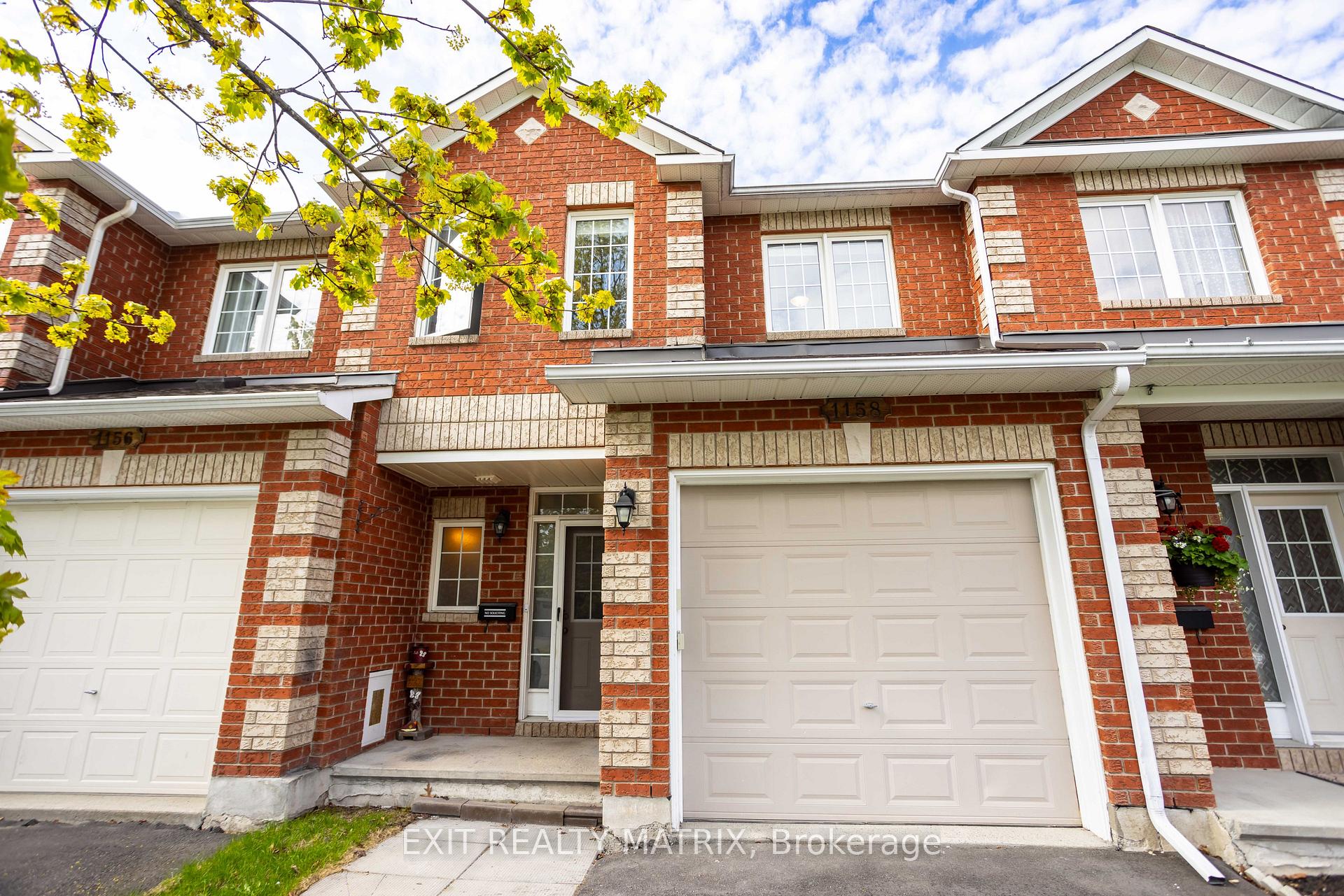 Photo 4 of 1158 Brasseur Crescent, Ottawa, Fallingbrook/Gardenway South — HOMEH