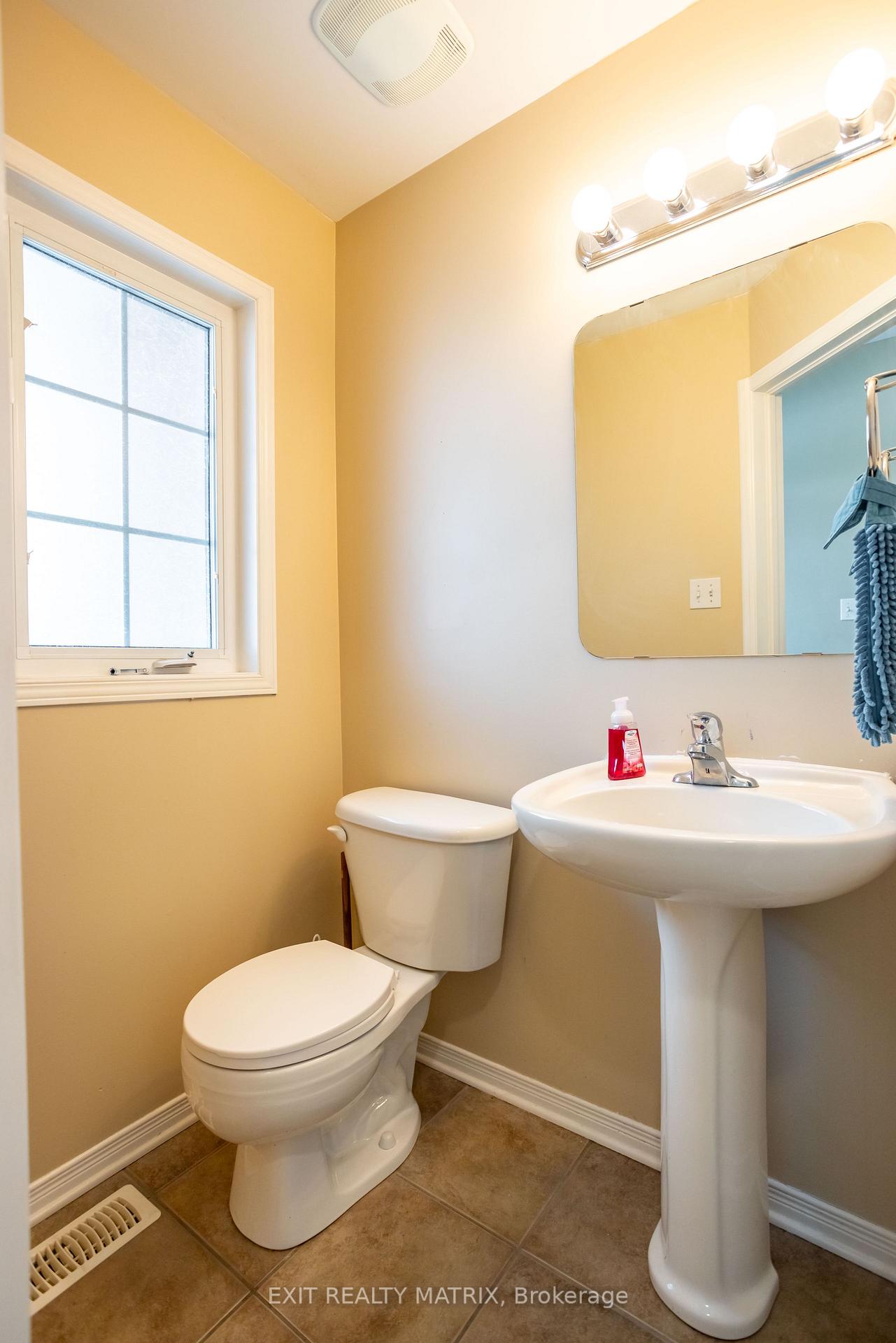 Photo 6 of 1158 Brasseur Crescent, Ottawa, Fallingbrook/Gardenway South — HOMEH