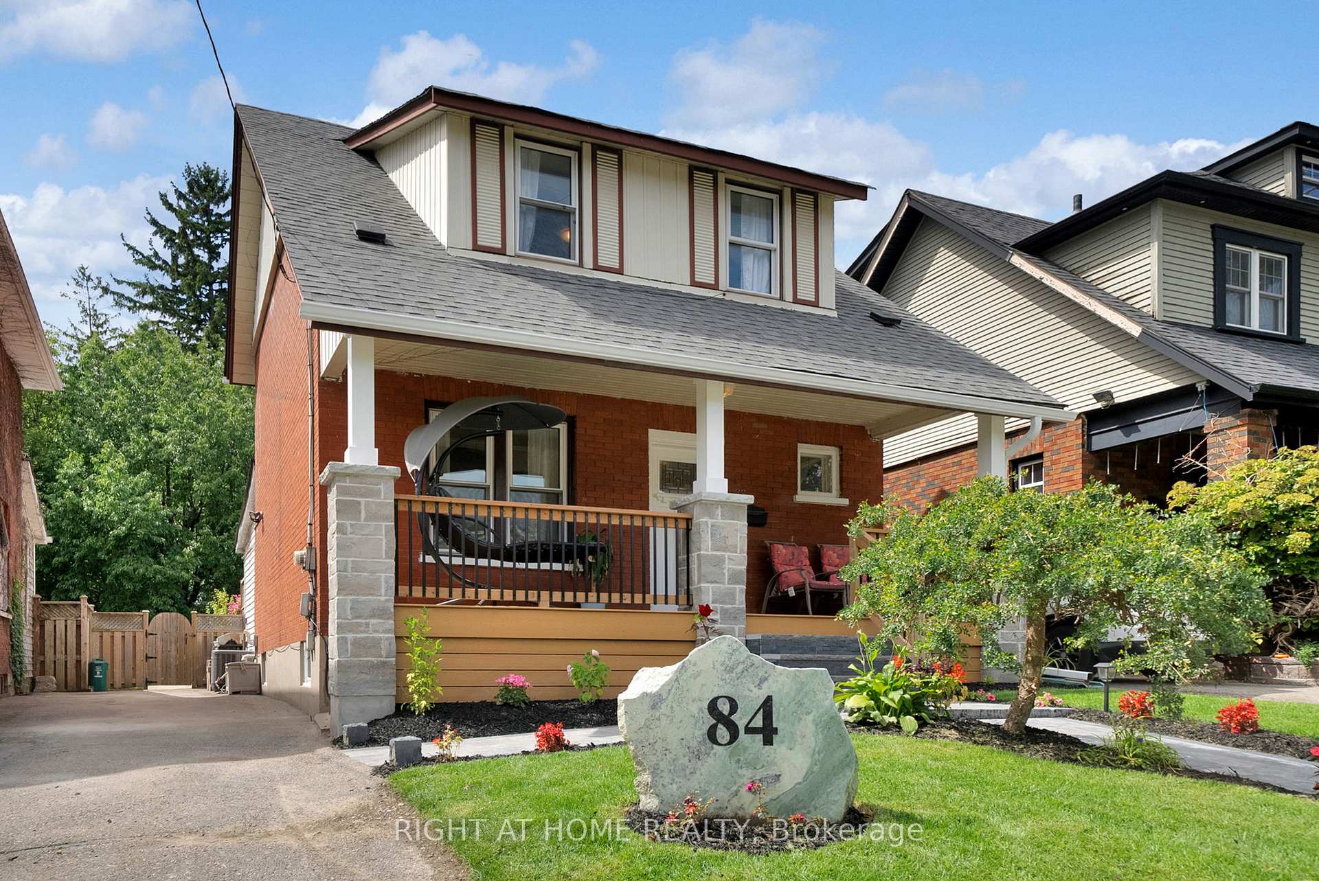Front of 84 Oshawa Boulevard N