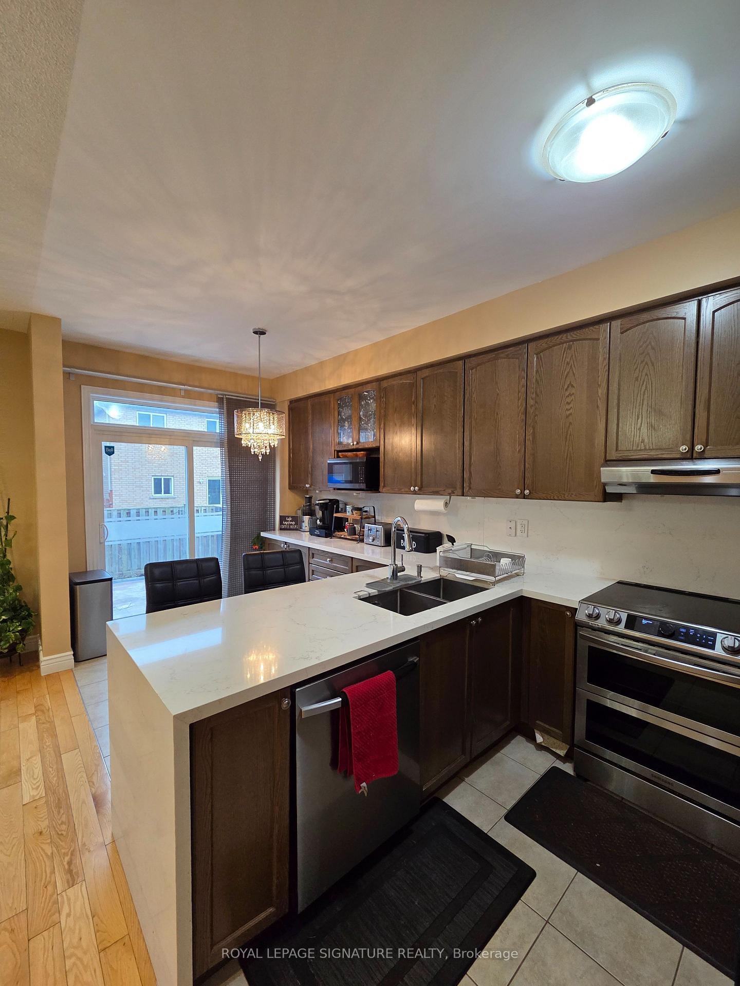 Photo 8 of 720 Agnew Crescent, Milton, Beaty — HOMEH
