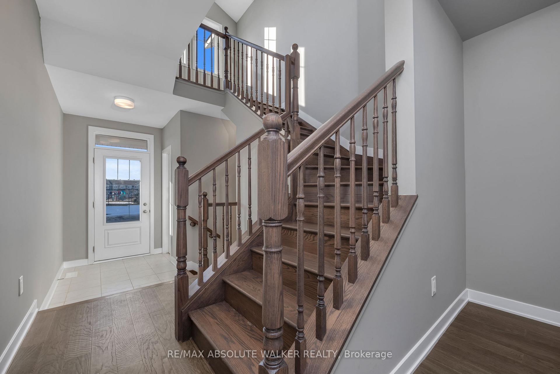 Photo 4 of 2156 Winsome Terrace, Ottawa, Fallingbrook/Gardenway South — HOMEH